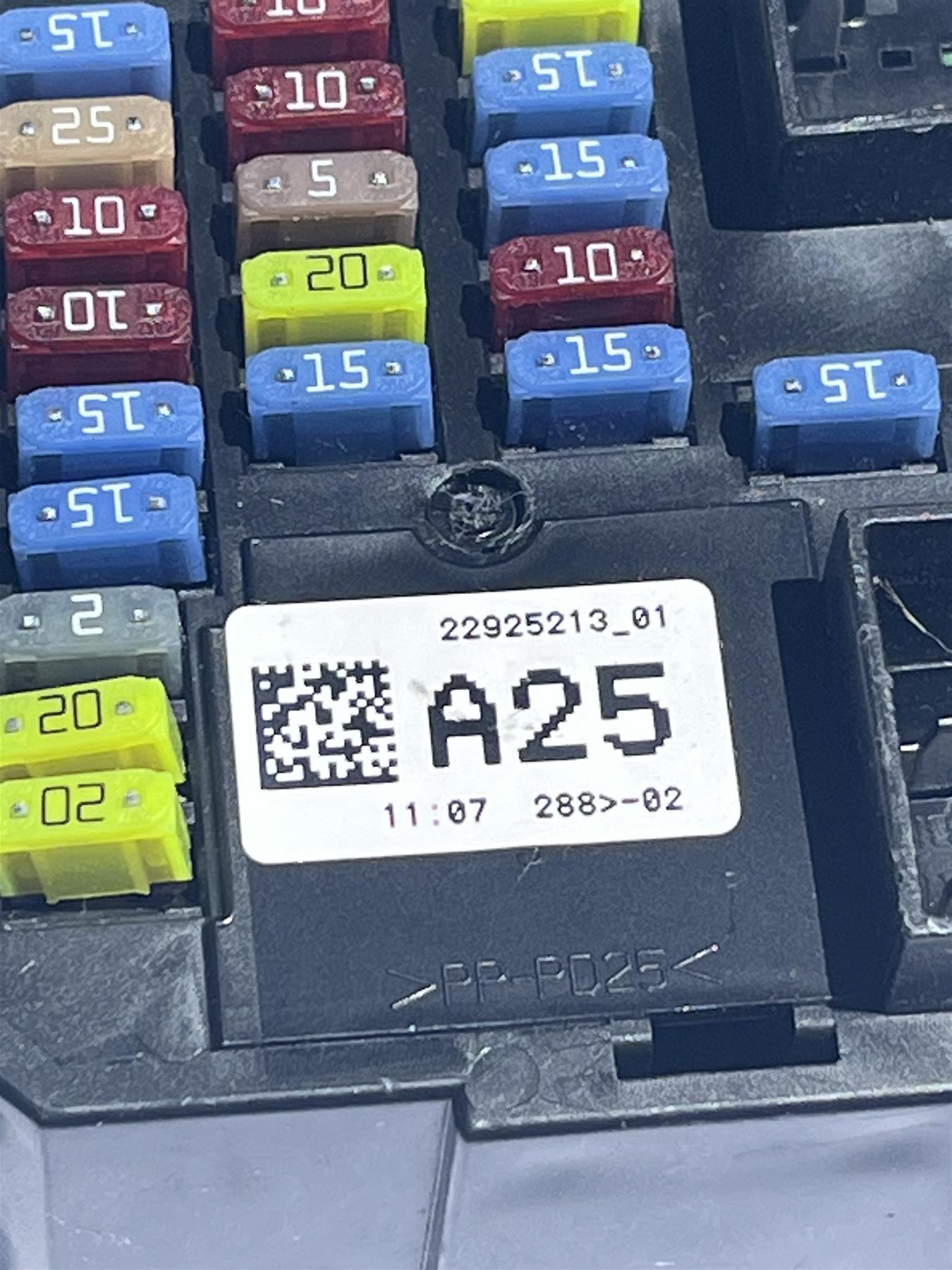 Genuine GM Electrical Fuse Relay Junction Block 22925213 - OEM Instrument Panel