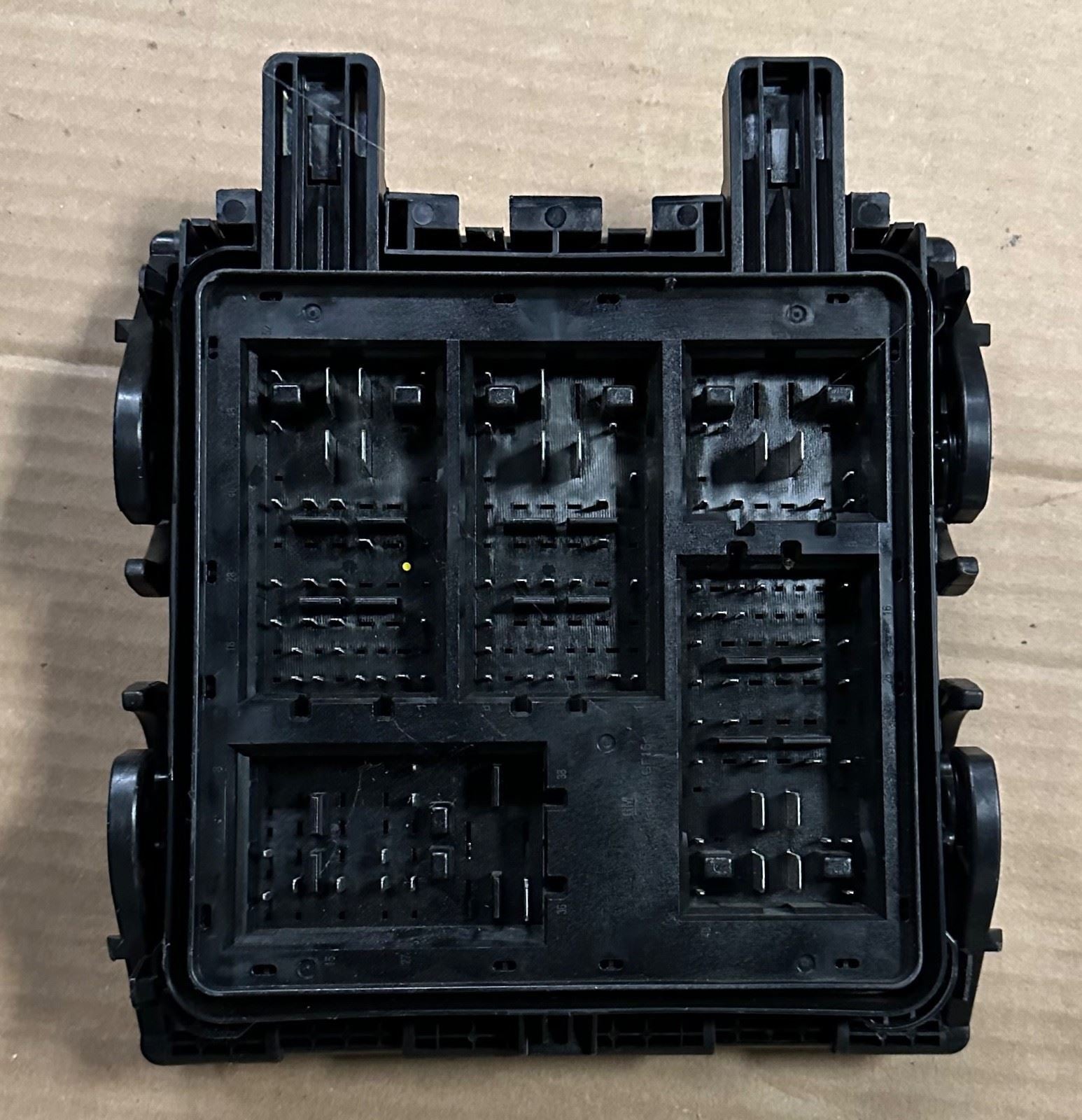 OEM | Fuse Box Fits 2015-2014 CTS GM 23278413
