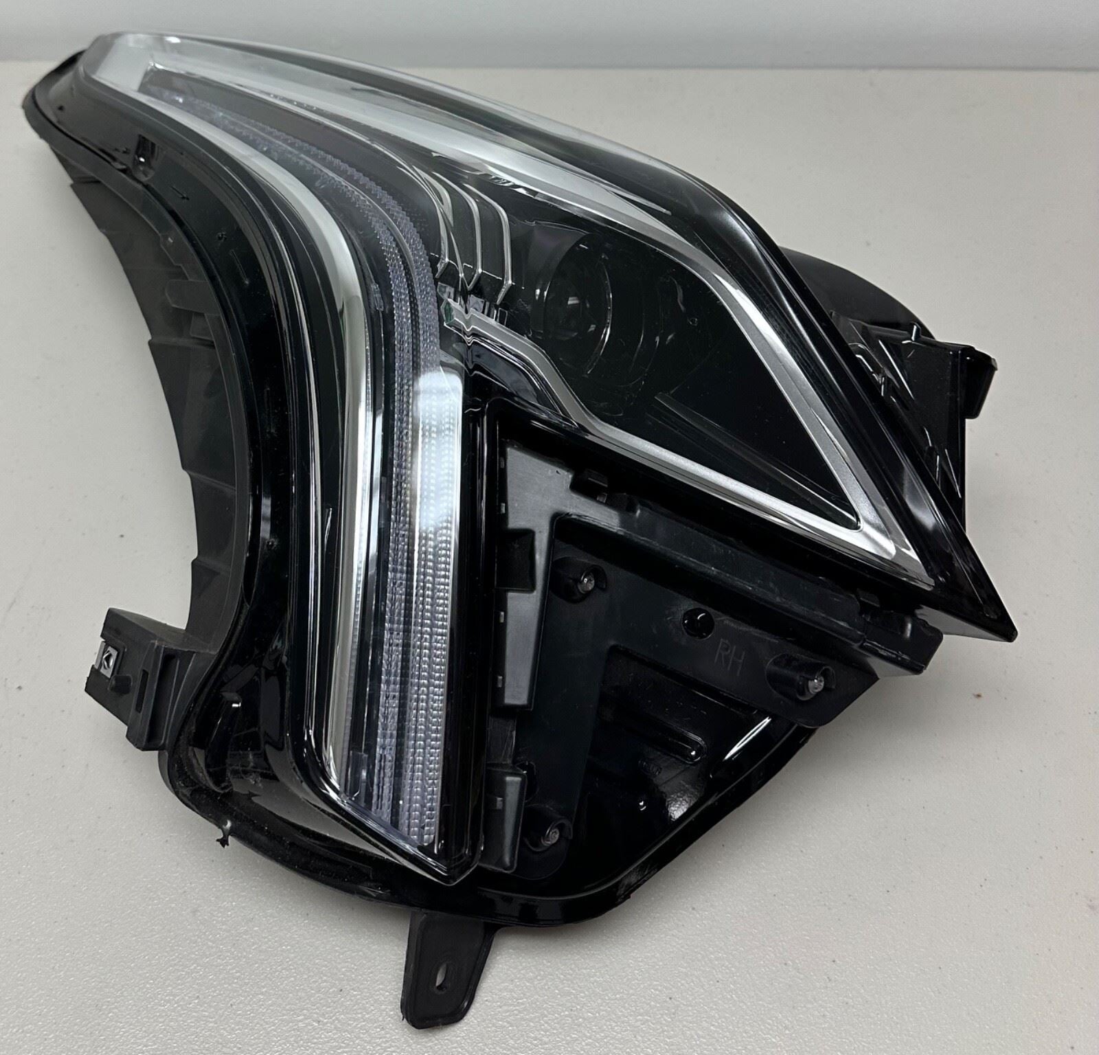 2017-2020 CADILLAC XT5 RIGHT PASSENGER SIDE FULL LED HEADLIGHT OEM