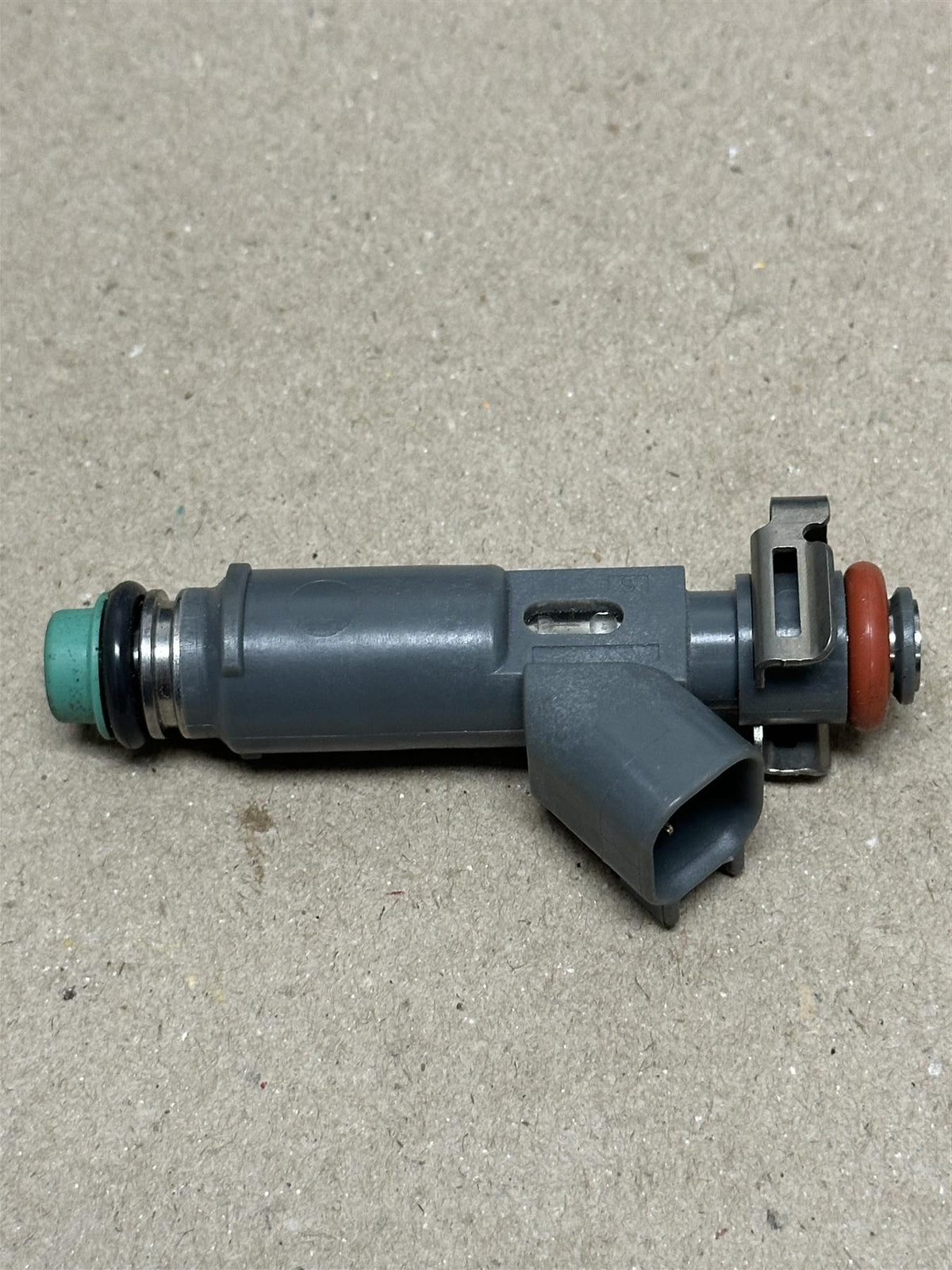 OEM GM Fuel Injector 12582704 Genuine Factory V8 Engine Fuel Delivery Part