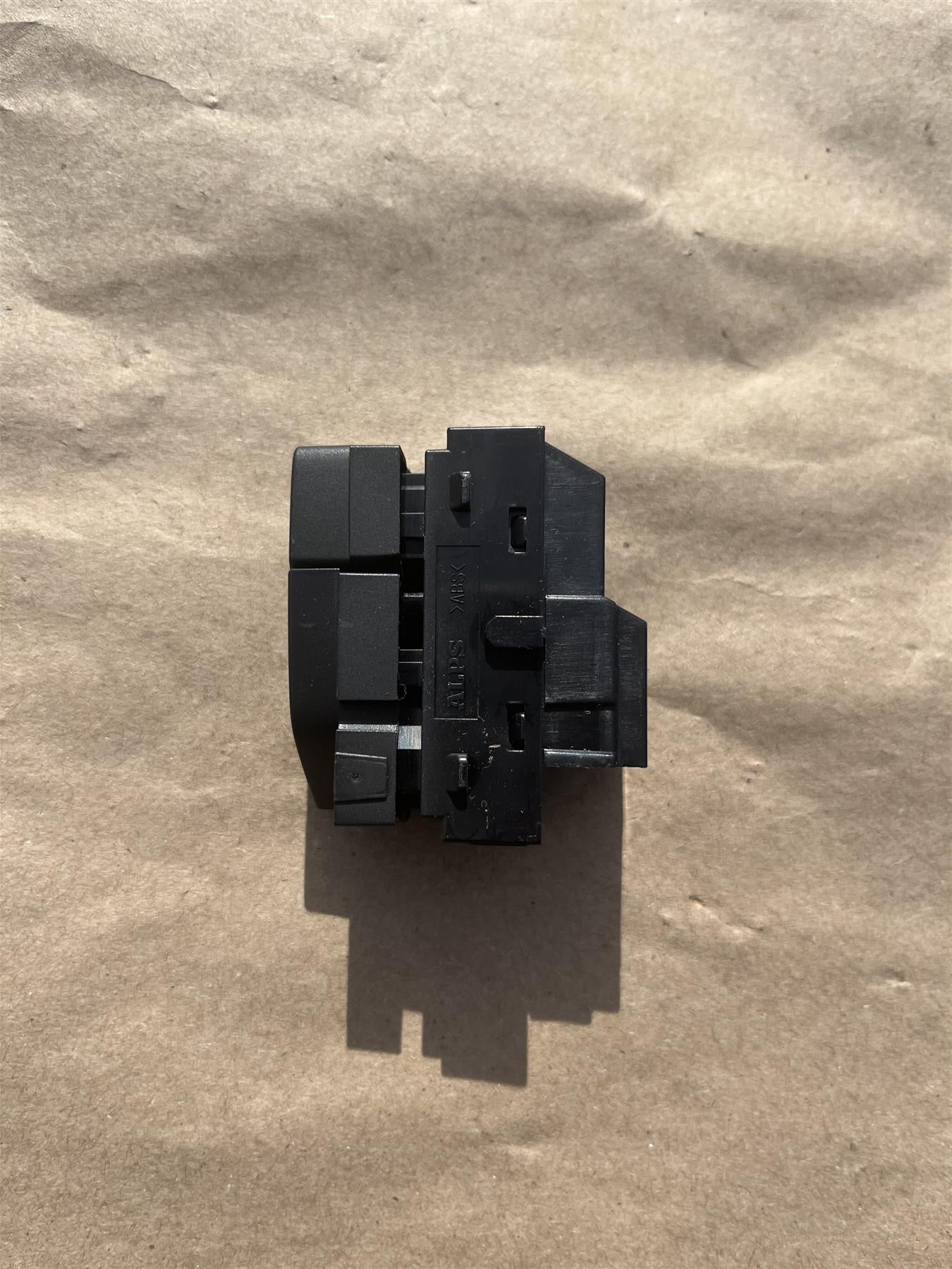 Genuine GM Driver Side Door Lock Switch 86523318 - OEM Chevrolet Malibu