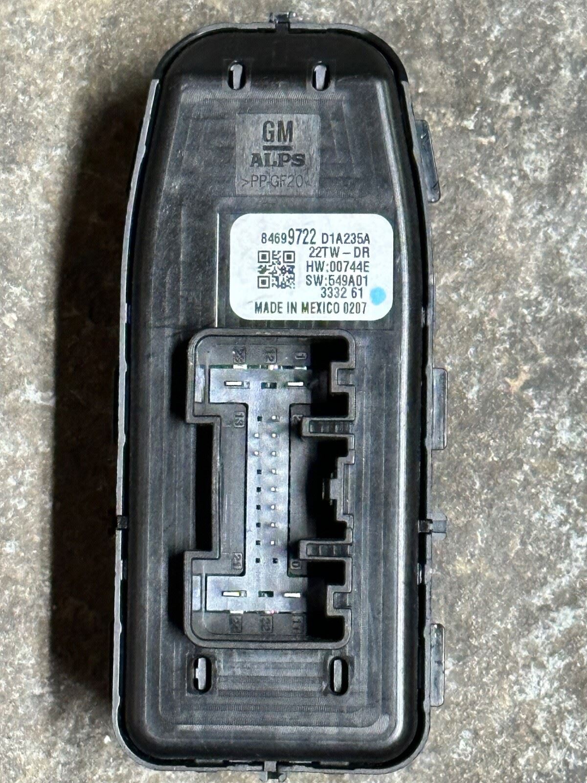GM Genuine Parts 84699722 Door Window Switch 19 - 24 GM Chevy Trucks