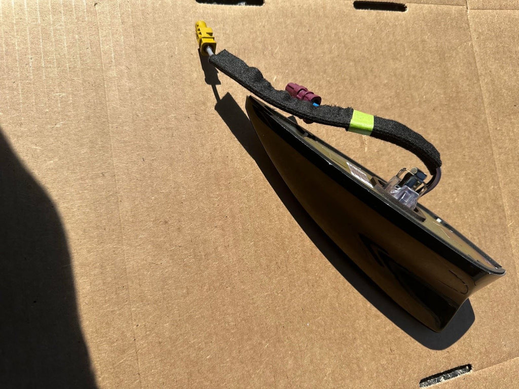 OEM | Antenna High Frequency Fits 2016-2021 GM Sedans 42692478