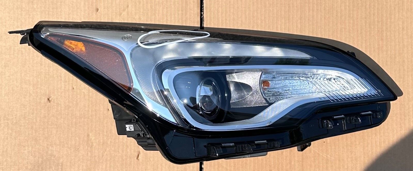 OEM | Headlight Assembly Passenger fits 16 - 18 Buick Envision 84152651