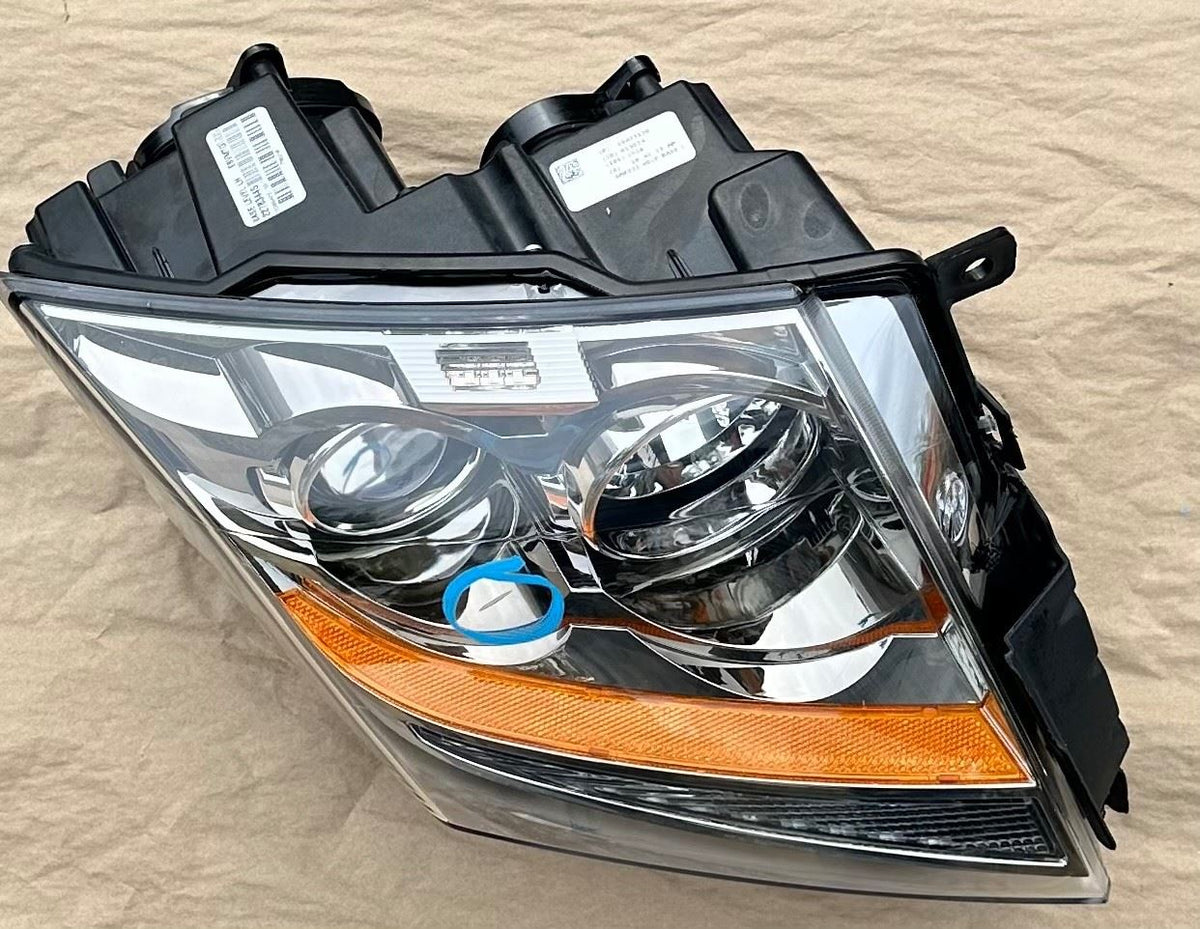 OEM Chevy Equinox Headlight Assembly Right Passenger Side 22783445