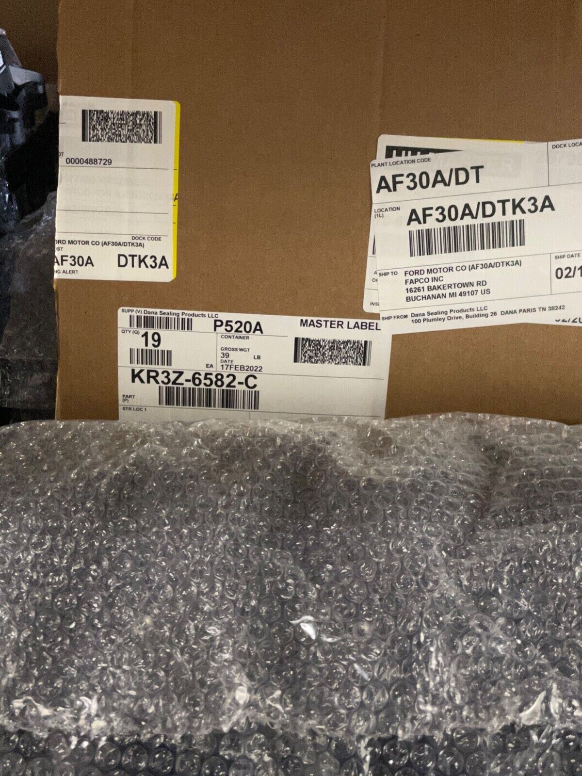New Ford 5.0L 5.2L Ford Valve Cover Left Hand Side KR3Z-6582-C