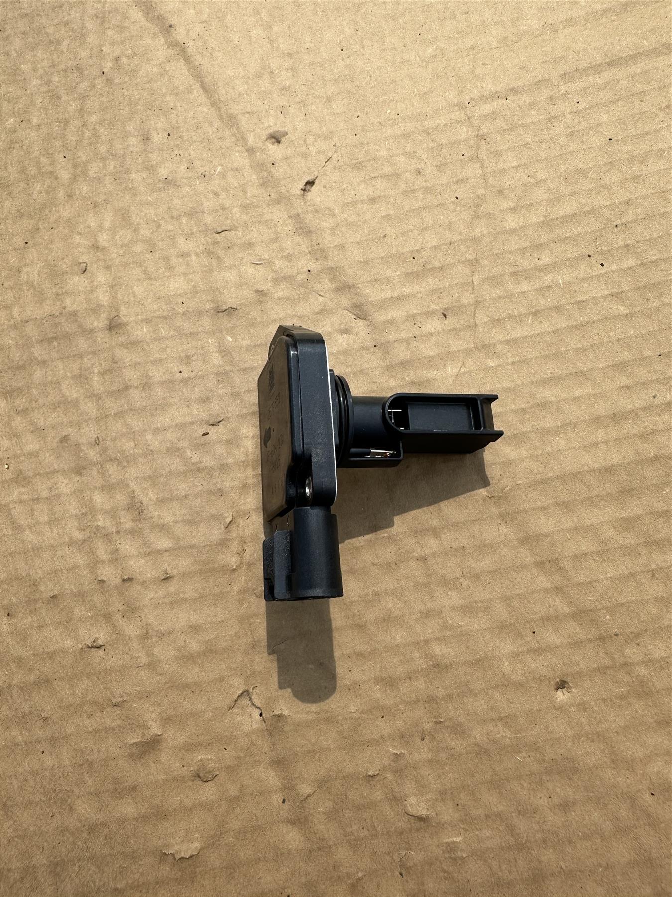 GM OEM 12579352 Mass Air Flow MAF Sensor New Other