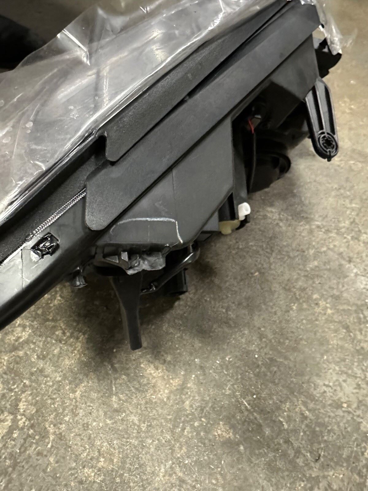OEM | 2013-2016 Chevrolet Trax Driver Side Headlight Broken Tab/s