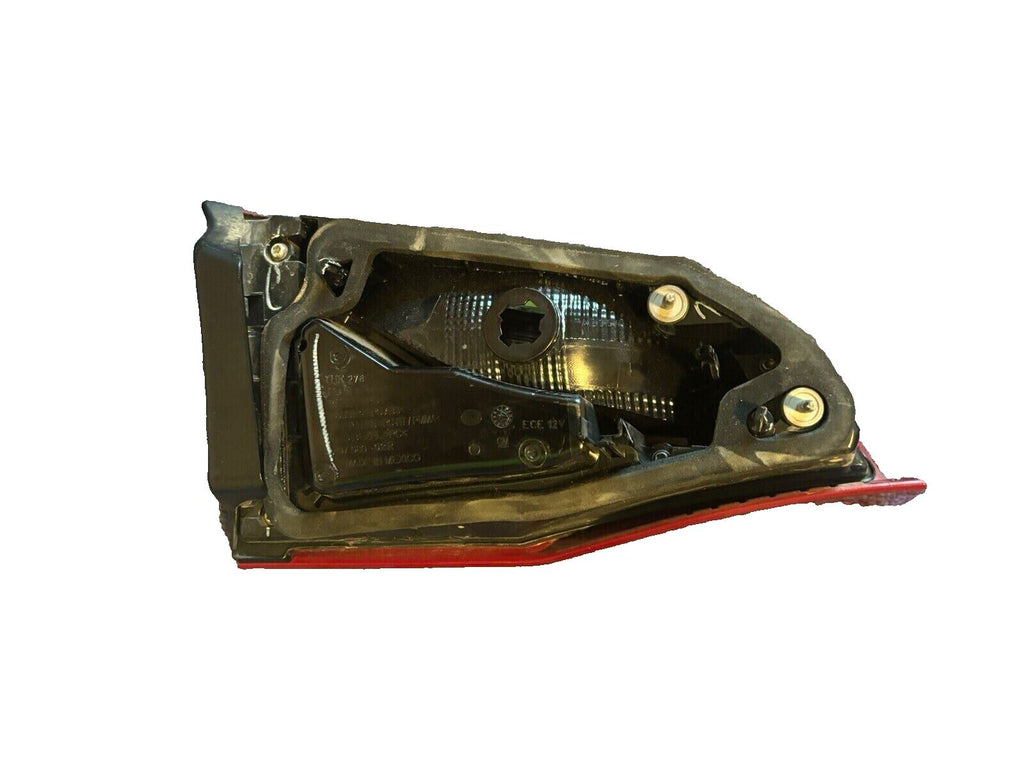OEM 2018-2019 Chevrolet Equinox Inner Passenger Side Tail Light 84235061