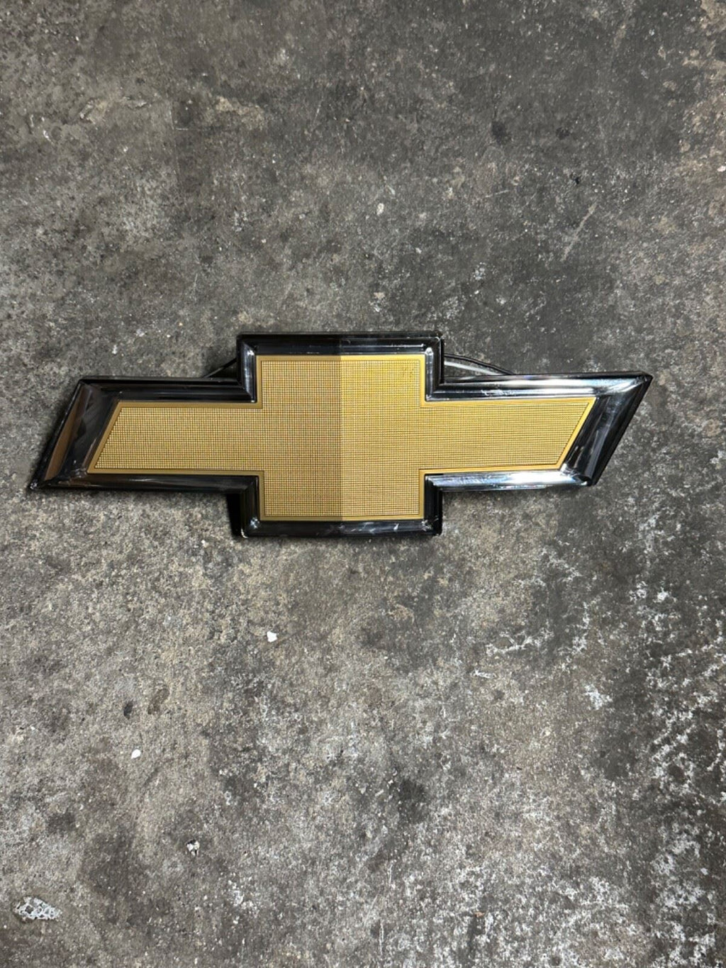 Chevrolet Camaro Front Grille Gold / Chrome Bow Tie EMBLEM new OEM 22761889