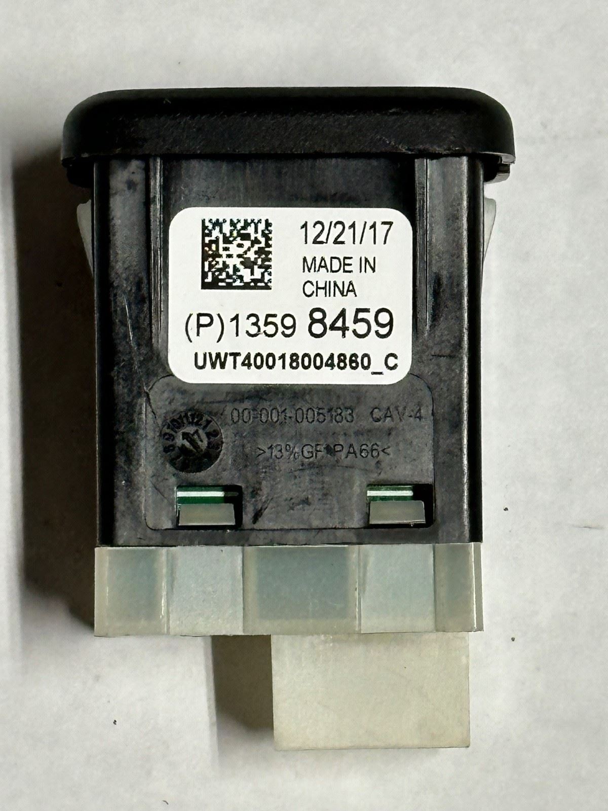 GM 13598459 Dual USB Interface Port | 2014-2025 Chevy Equinox Malibu GMC Acadia