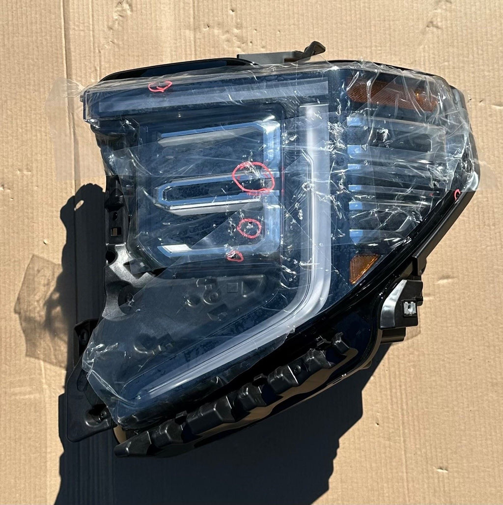 GM Front Headlamp Assembly 85064856 Driver Side - Minor Scratches - New Quality