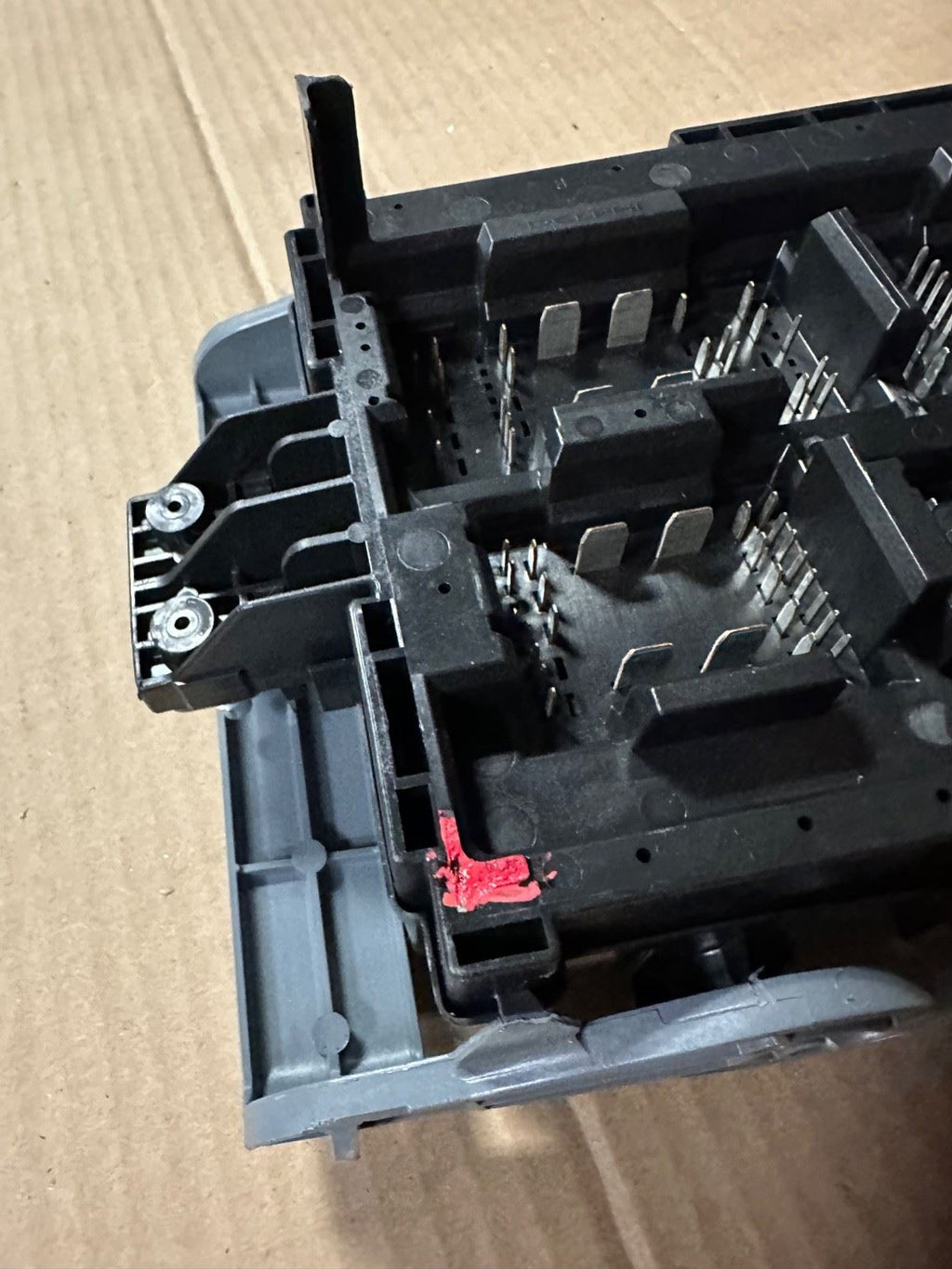 OEM | Pickup Engine Fuse Box Fits 2008-2009 Escalade Damaged GM 19210438