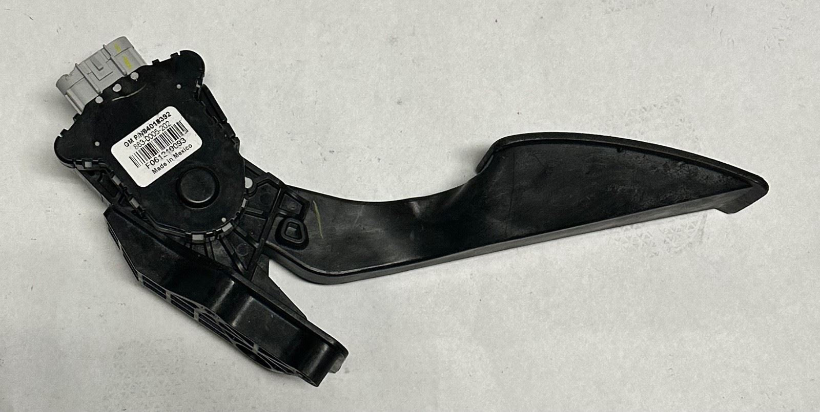 GM 84018392 Accelerator Pedal with Sensor Impala LaCrosse 2009-2016 OEM
