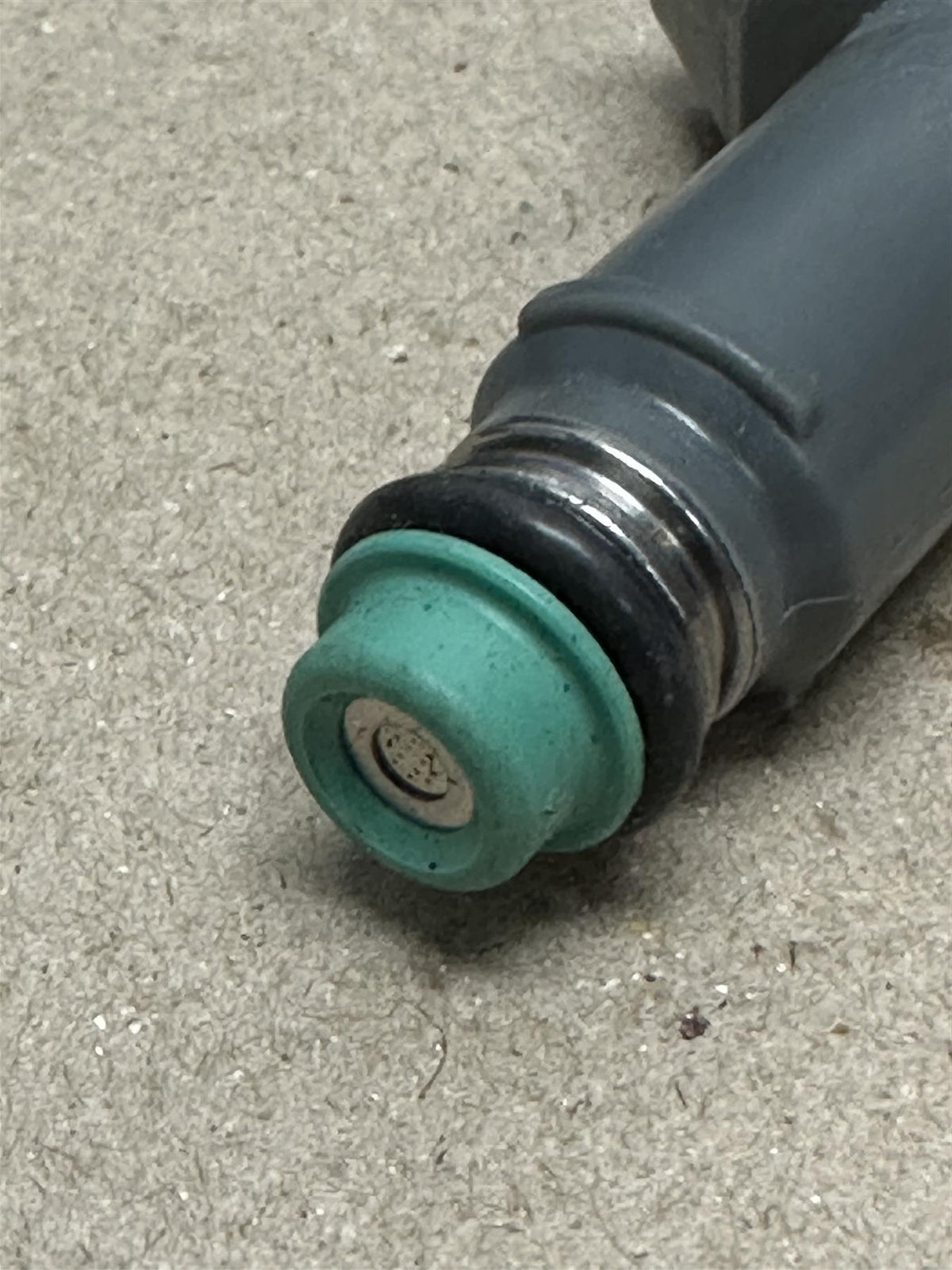 OEM GM Fuel Injector 12582704 Genuine Factory V8 Engine Fuel Delivery Part