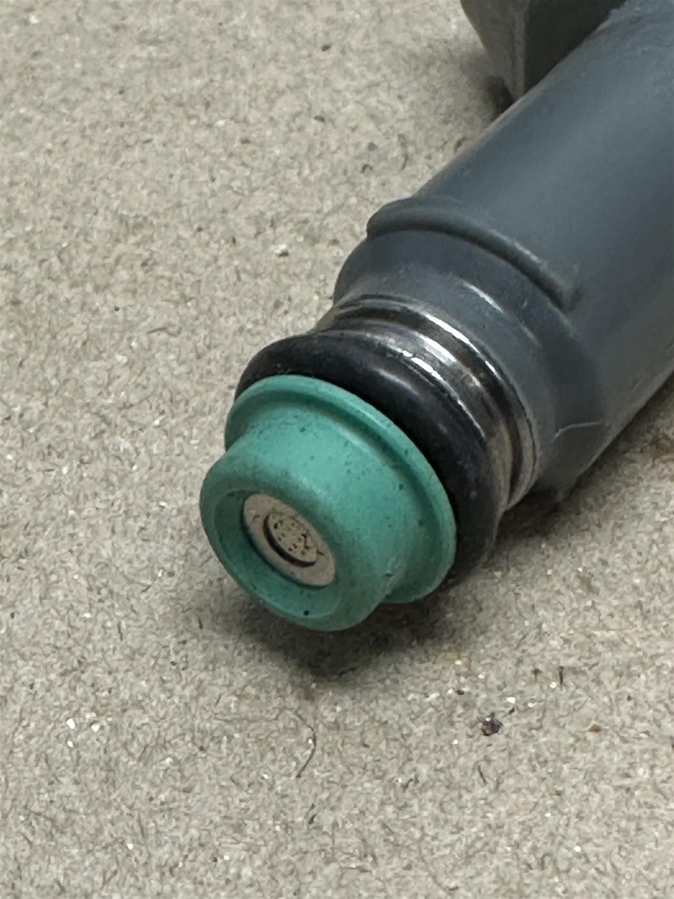 OEM GM Fuel Injector 12582704 Genuine Factory V8 Engine Fuel Delivery Part