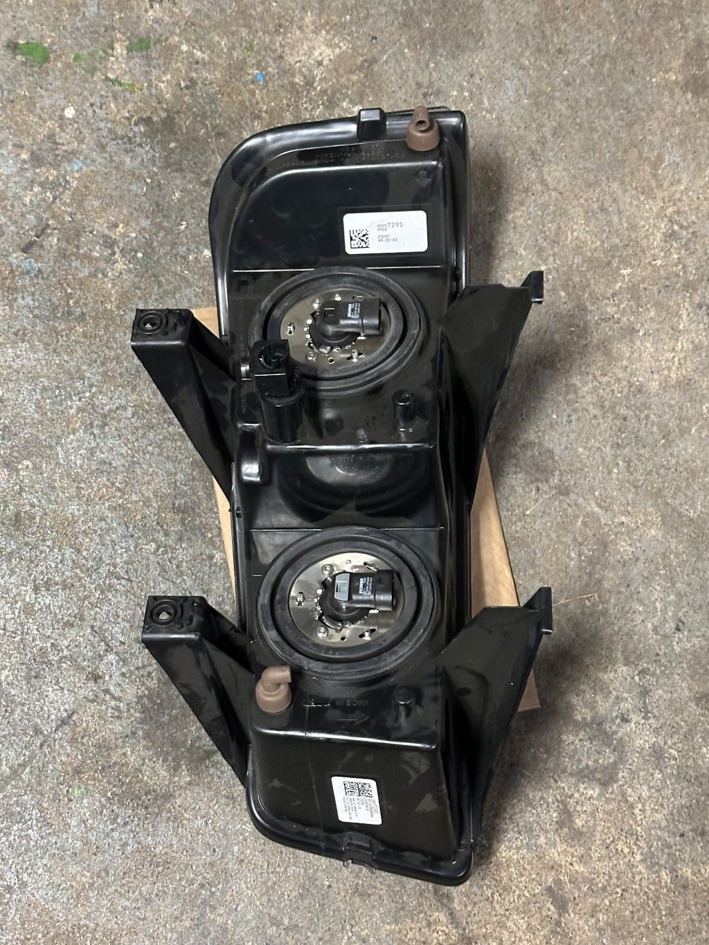 OEM | Headlight Assembly Passenger fits 03-24 Savana and Express 85577295