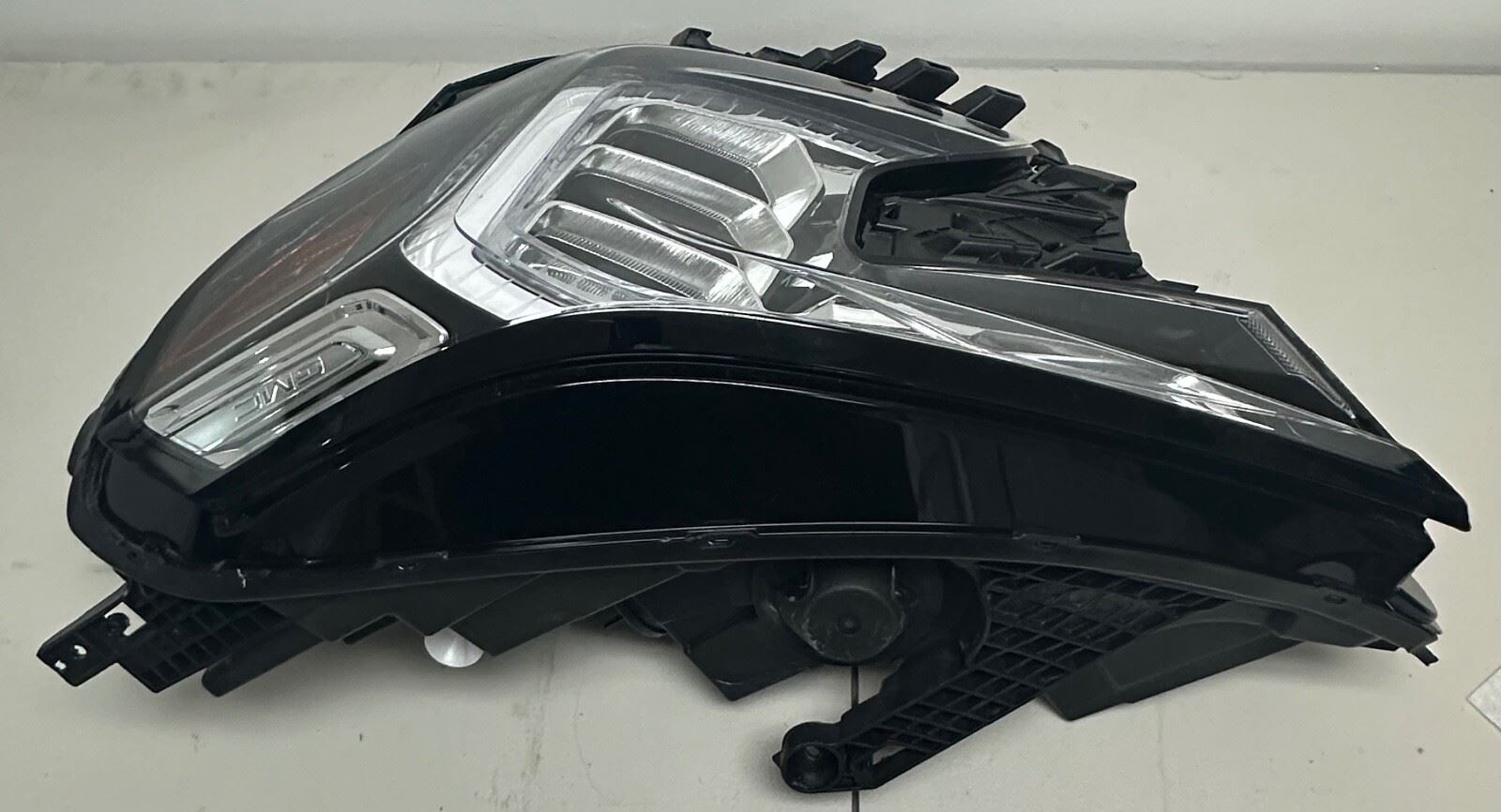 OEM 2021 - 2023 GMC Terrain Headlight LH Broken Tab