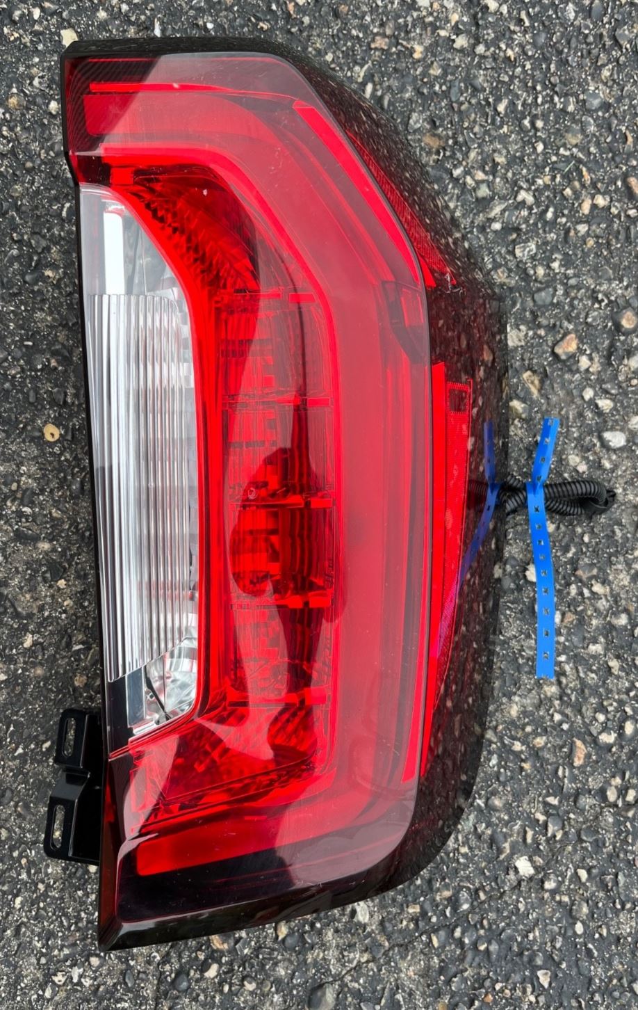 OEM | Taillight Assembly Passenger Side Fits 2021-2024 Yukon GM 85618754