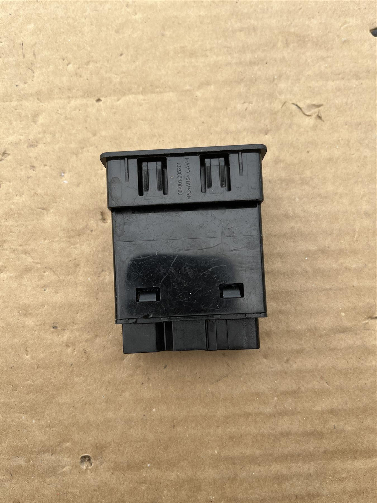 Genuine GM 13556336 Jet Black Dual USB Port Replaces 13550121