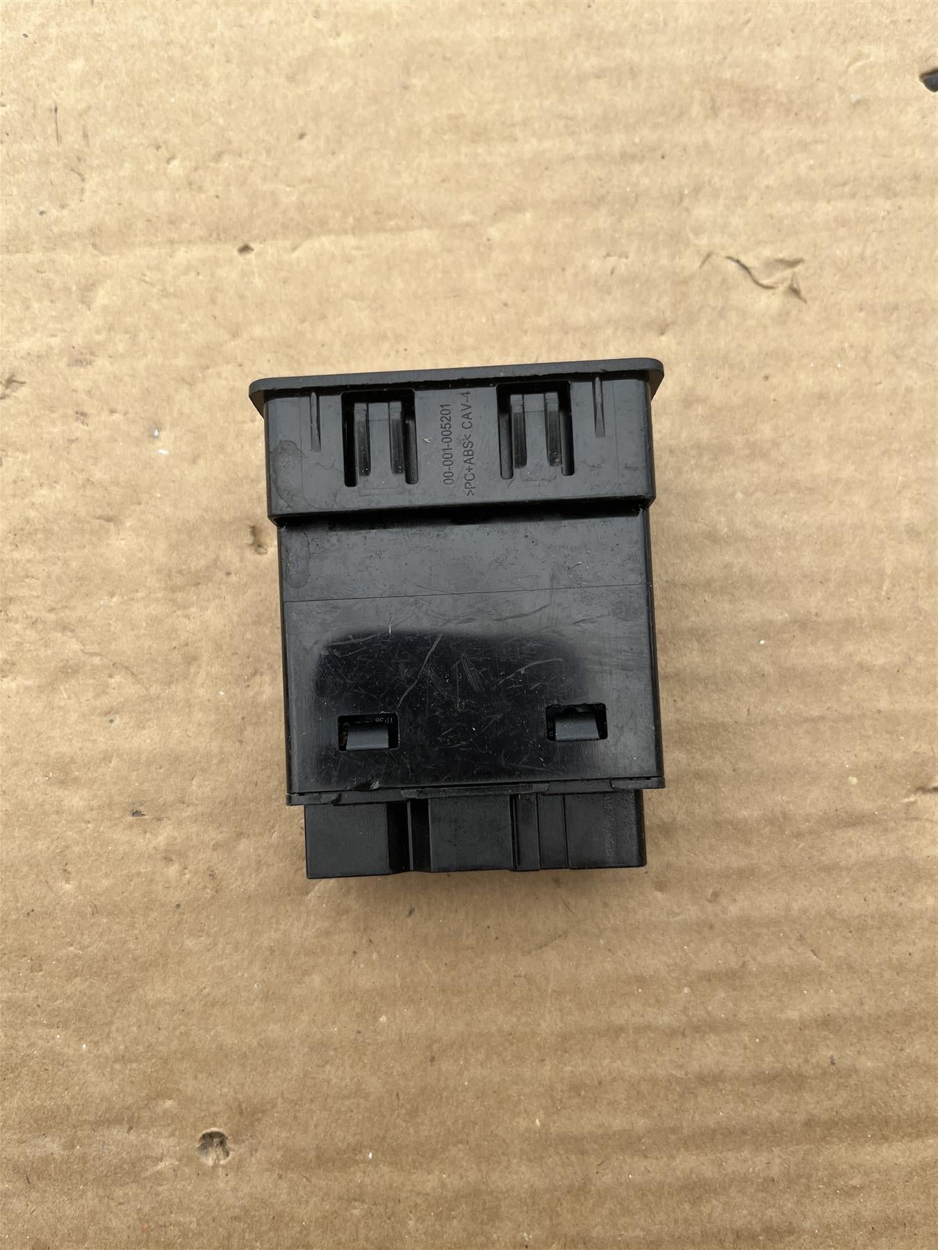 Genuine GM 13556336 Jet Black Dual USB Port Replaces 13550121