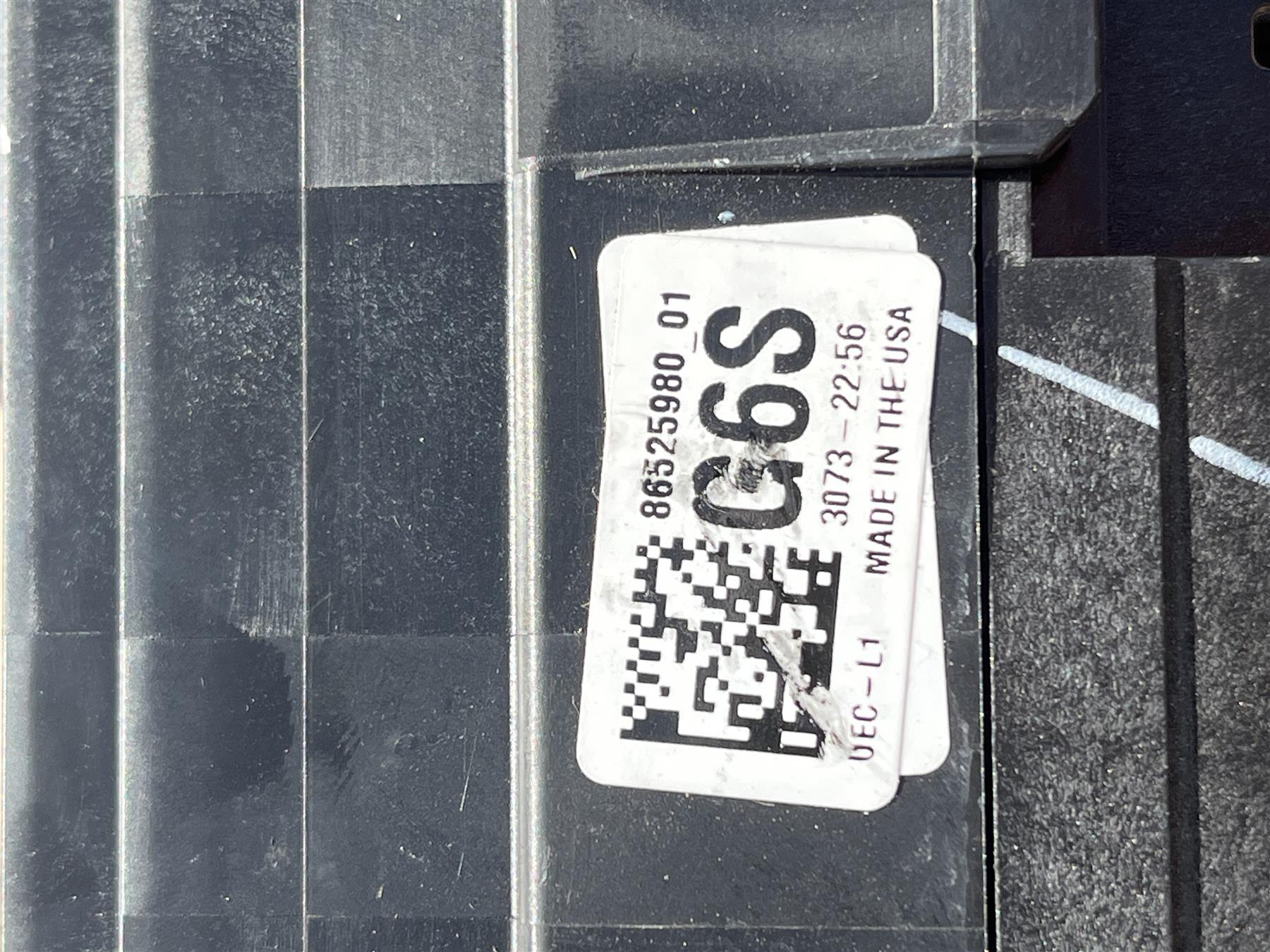 GM OEM Engine Fuse Relay Box Junction Block 86525980