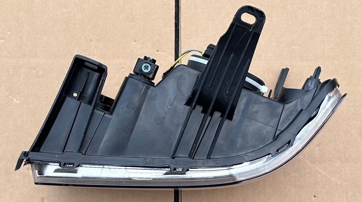 OEM | Headlight Assembly Driver Side fits 07 - 14 Seirra 3500HD 22853029