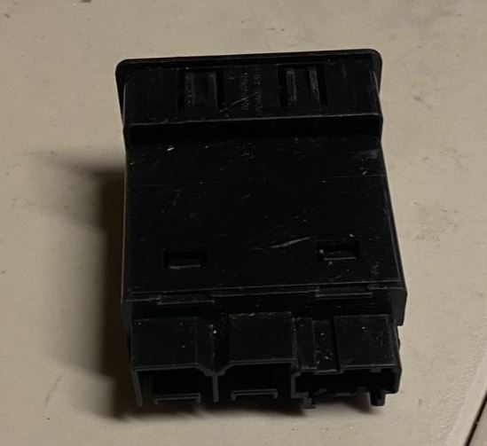 OEM | USB Port Fits 2023 Sierra 1500 GM 13550121