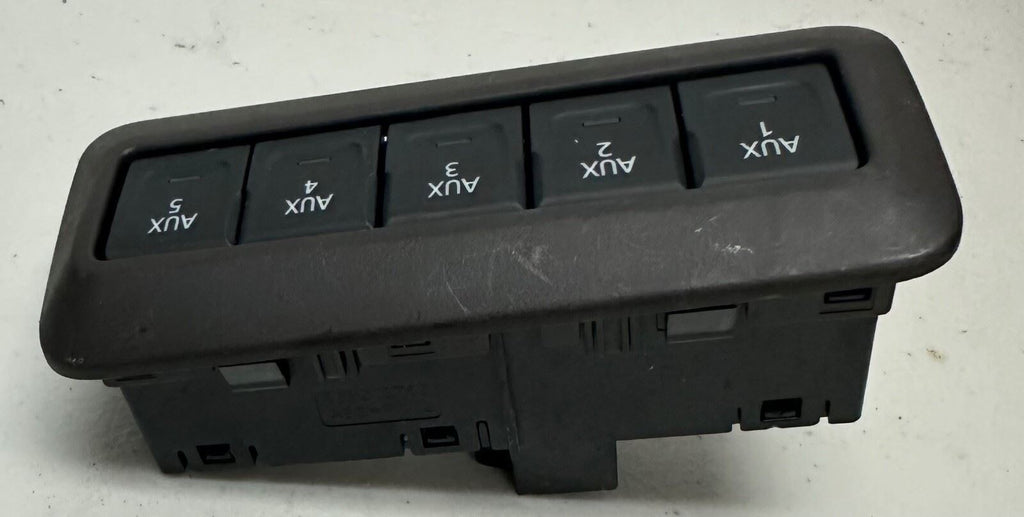 84688686 New GM 9L7 Auxiliary Multi Switch Brown for 2019-2023 Sierra Silverado