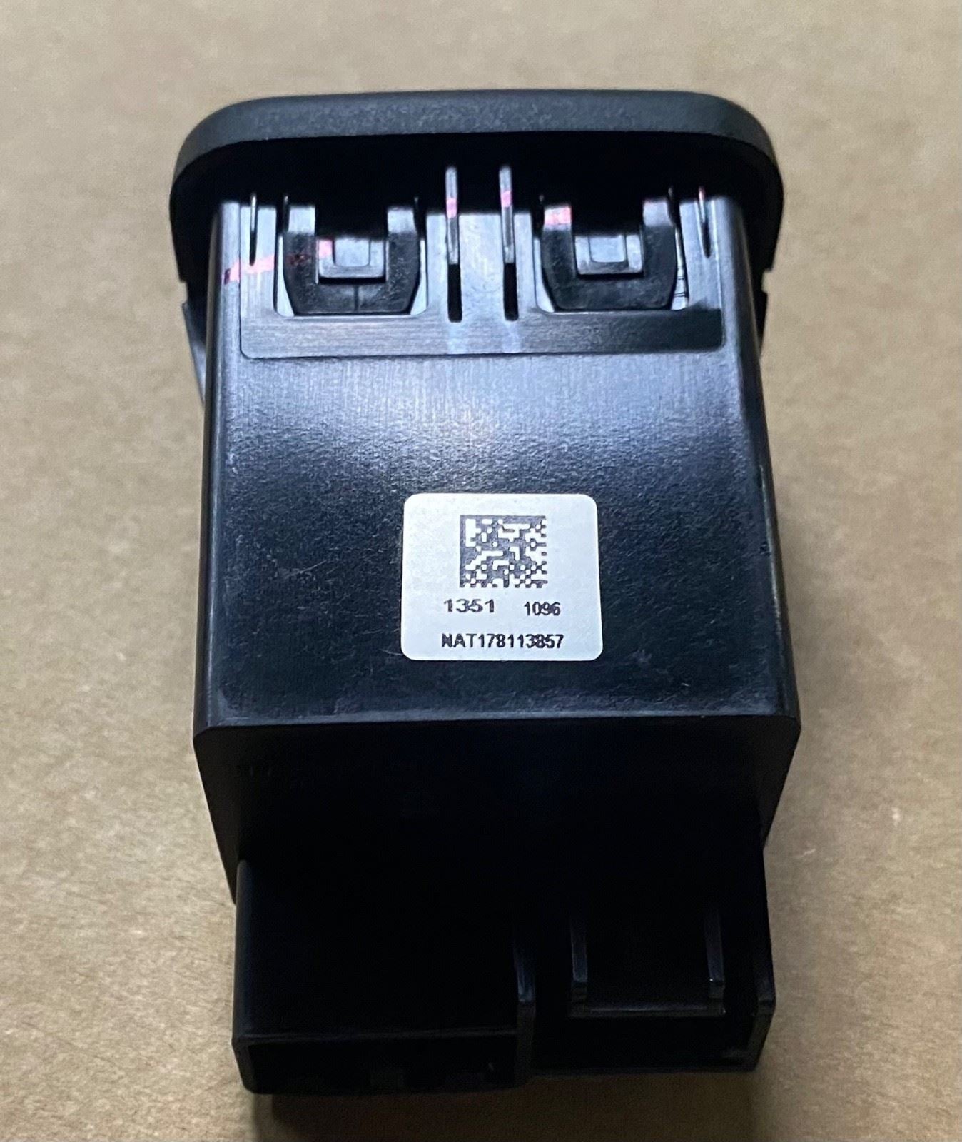 OEM | Multimedia Receptacle fits 2015-2019 Colorado GM 13511096