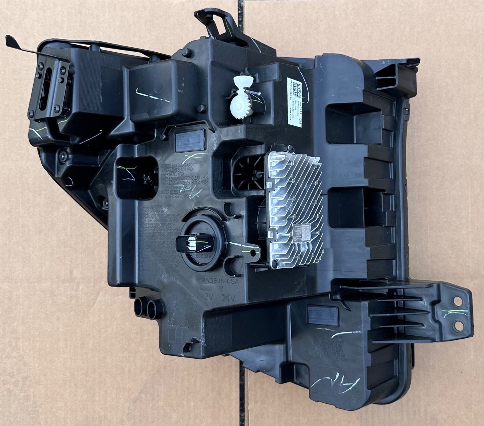 OEM | Headlight Assembly Fits GMC Sierra 1500 85543193 Broken Tab