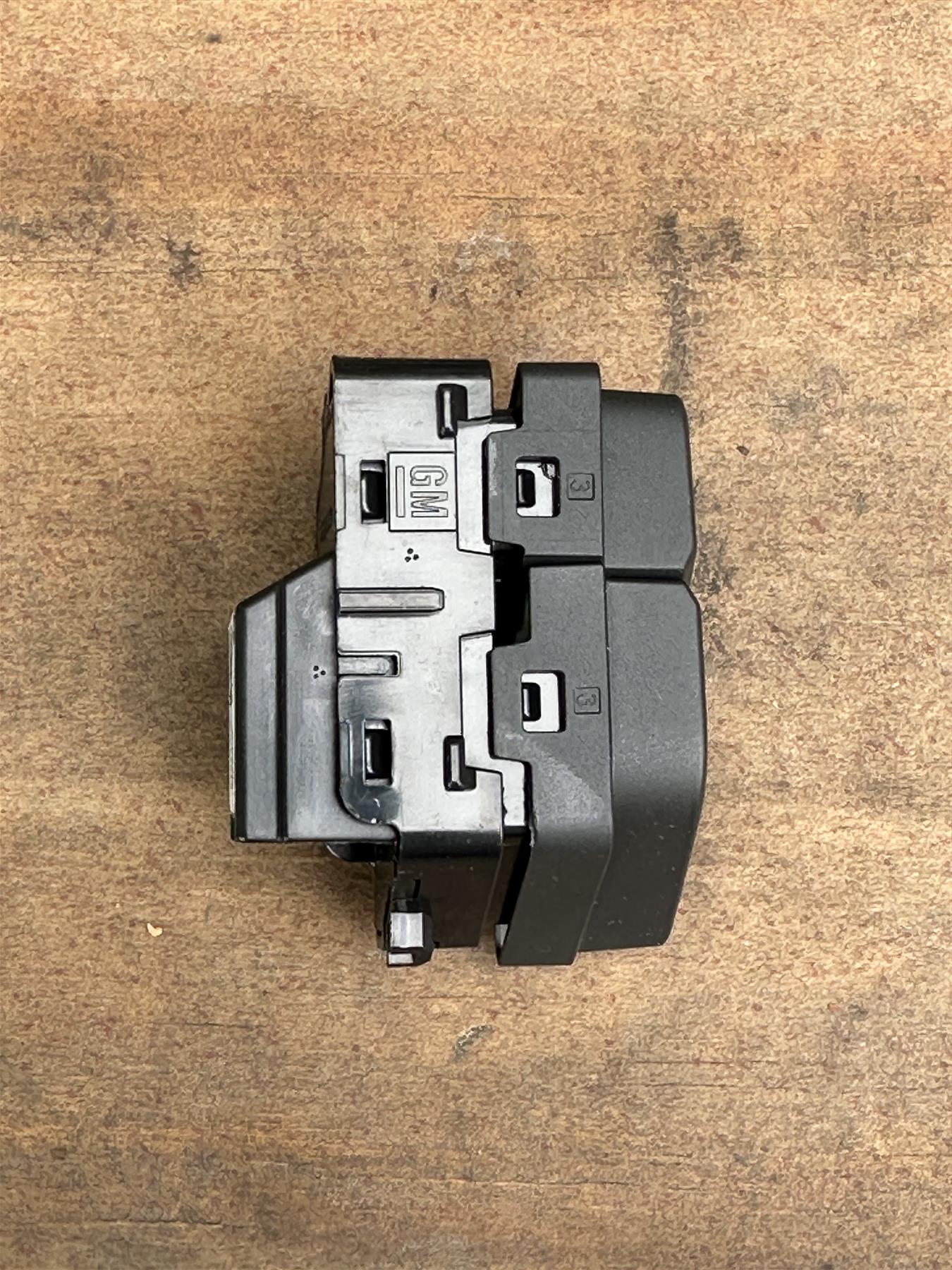 Genuine GM 86813008 Multi-Function Steering Wheel Control Switch Pallet of 500