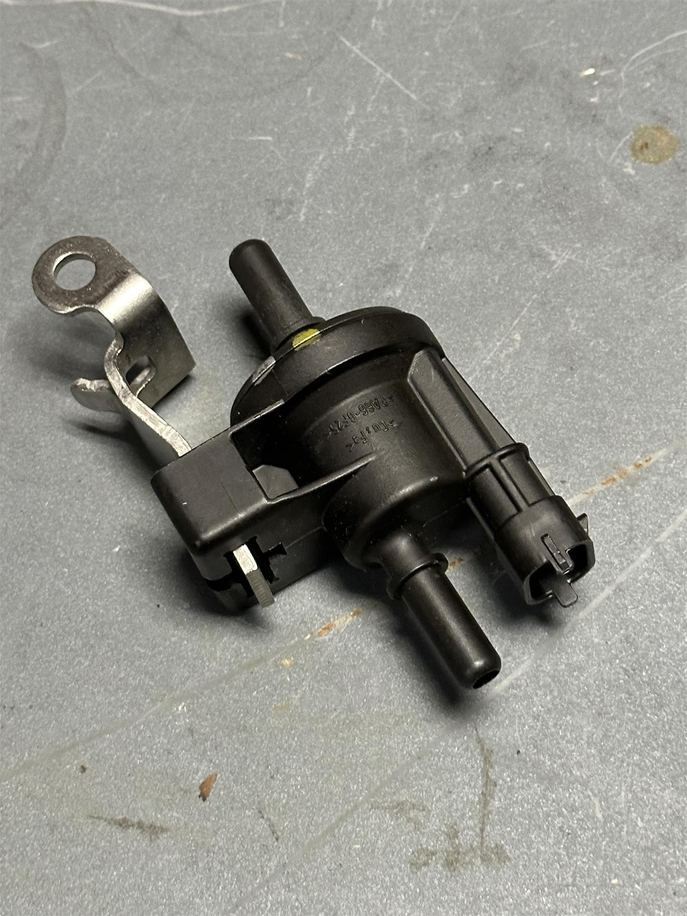 GM OEM 12611801 EVAP Canister Purge Solenoid Valve ACDelco 214-1685