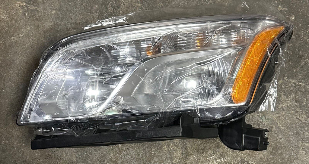 OEM | 2013-2016 Chevrolet Trax Driver Side Headlight Broken Tab/s