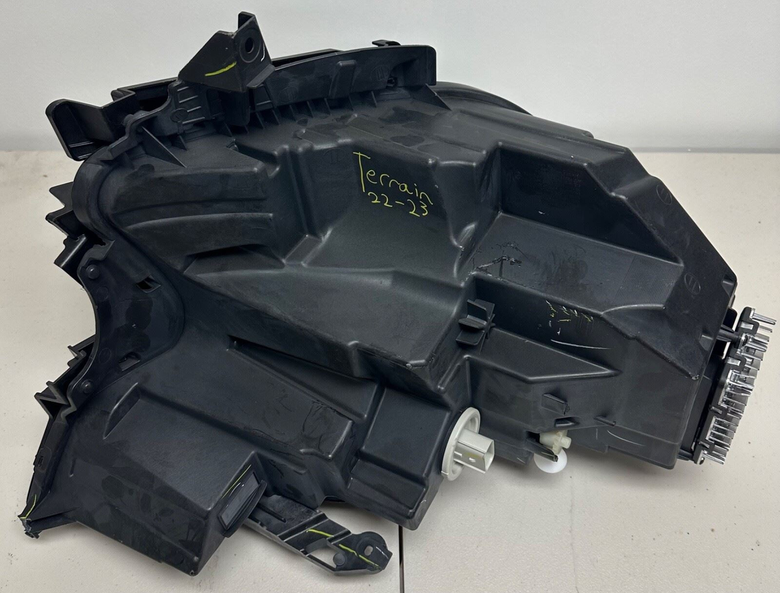 Driver Side LED Headlight OEM 2022 2023 2024 GMC Terrain Broken Tab