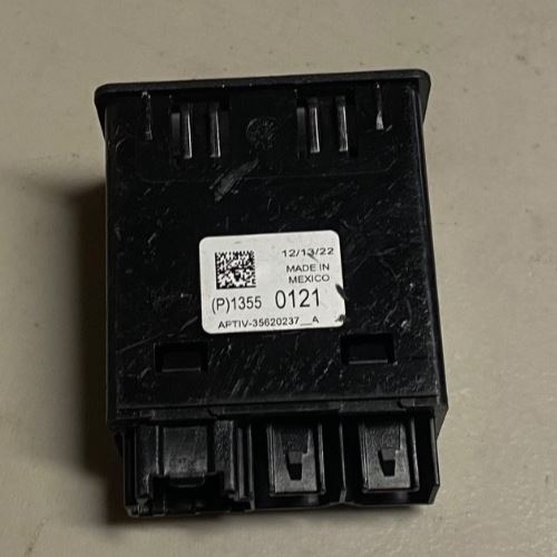 OEM | USB Port Fits 2023 Sierra 1500 GM 13550121