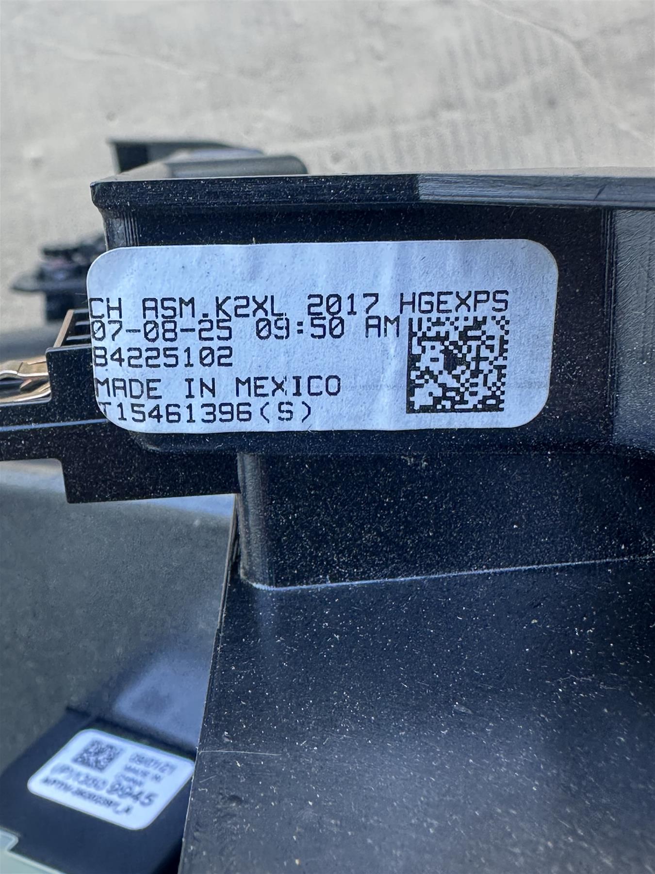 Genuine GM 84225102 Front Console Cup Holder Santos Palisander OEM