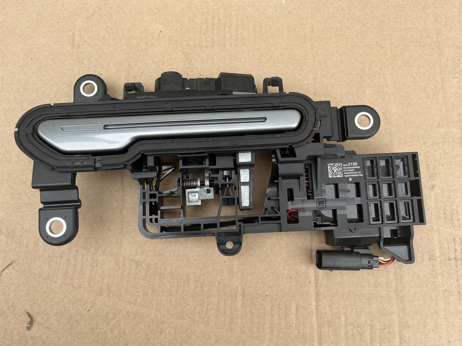 OEM GM 85827770 Rear Right Exterior Door Handle Replaces 85070196