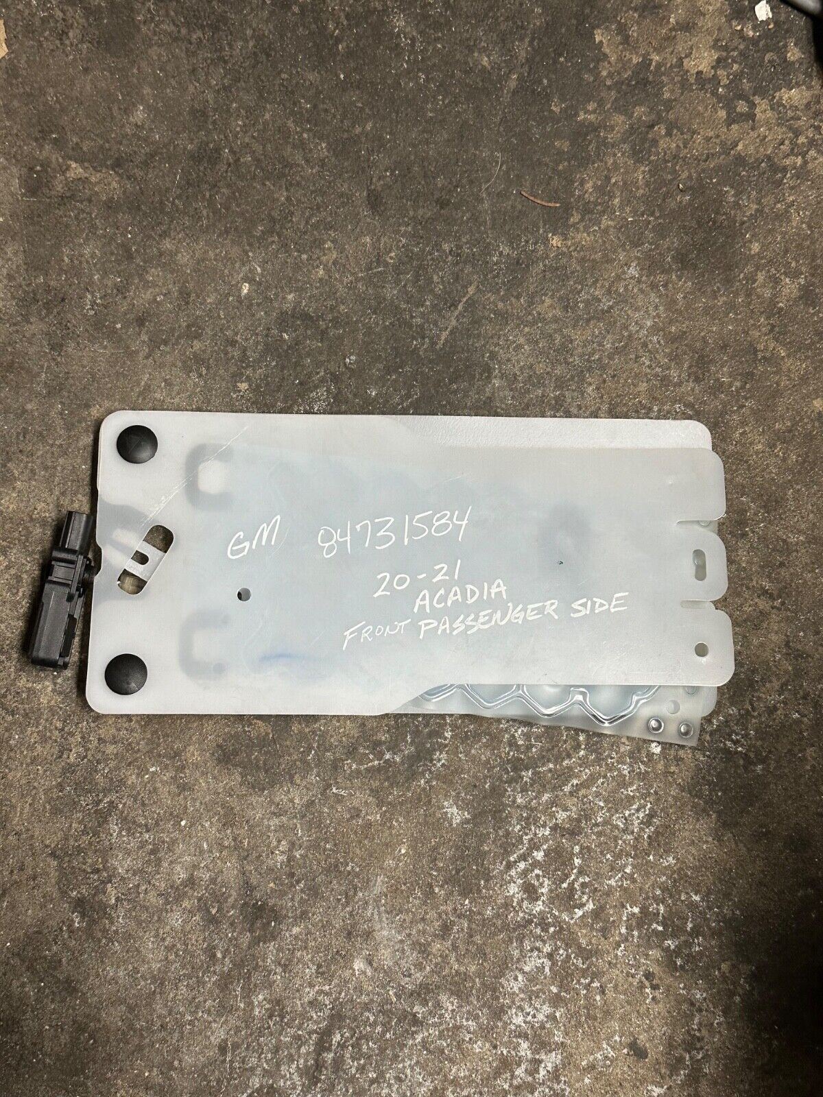 GMC ACADIA FRONT RIGHT SIDE PASSENGER SEAT OCCUPANT SENSOR PAD OEM 2020 - 2021