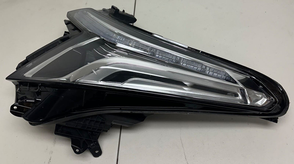 2019 - 2023 CADILLAC XT4 LED HEADLIGHT WITH CORNERING FULL LED RH OEM