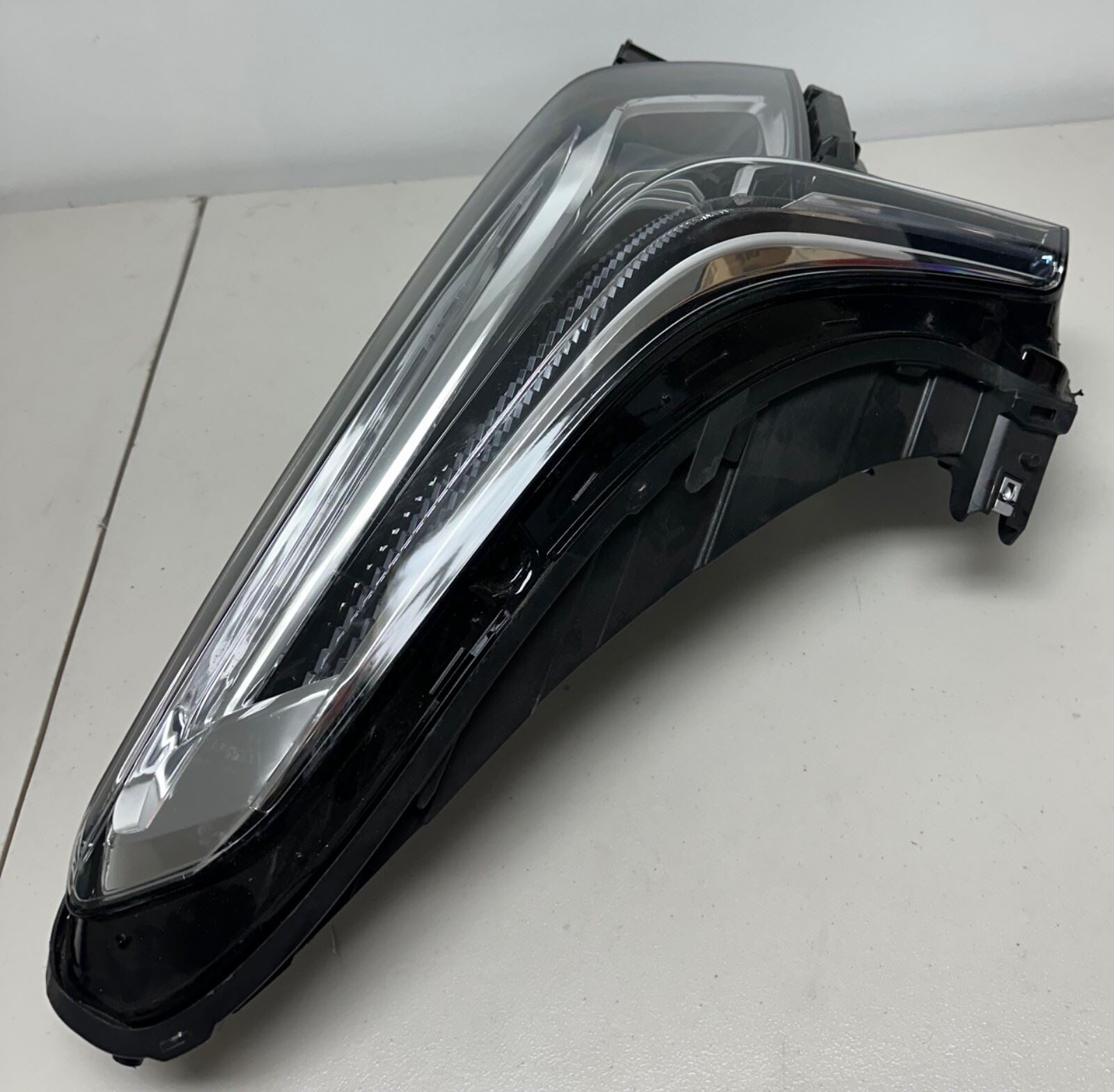 2017-2020 CADILLAC XT5 RIGHT PASSENGER SIDE FULL LED HEADLIGHT OEM