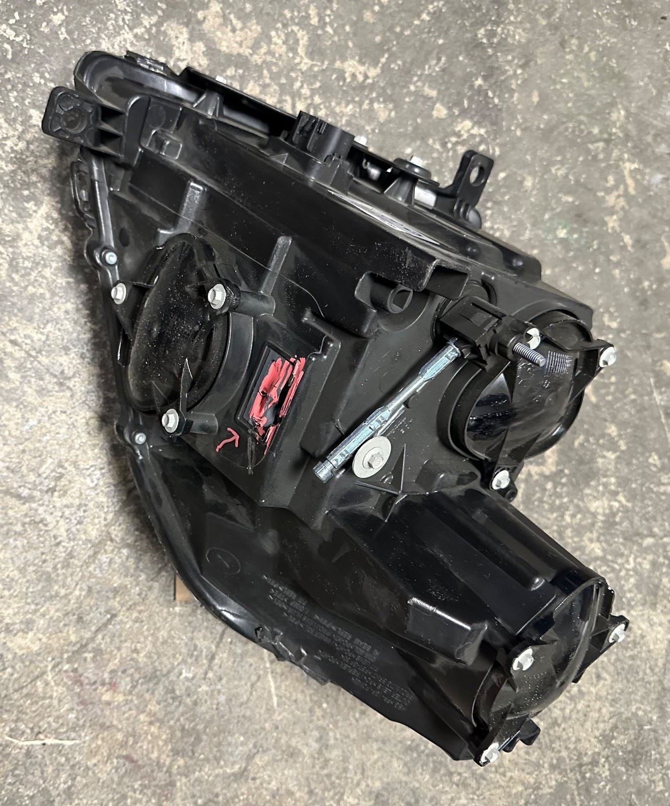 OEM | Headlight Assembly Passenger fits 08-14 CTS  19433120 Broken Tab