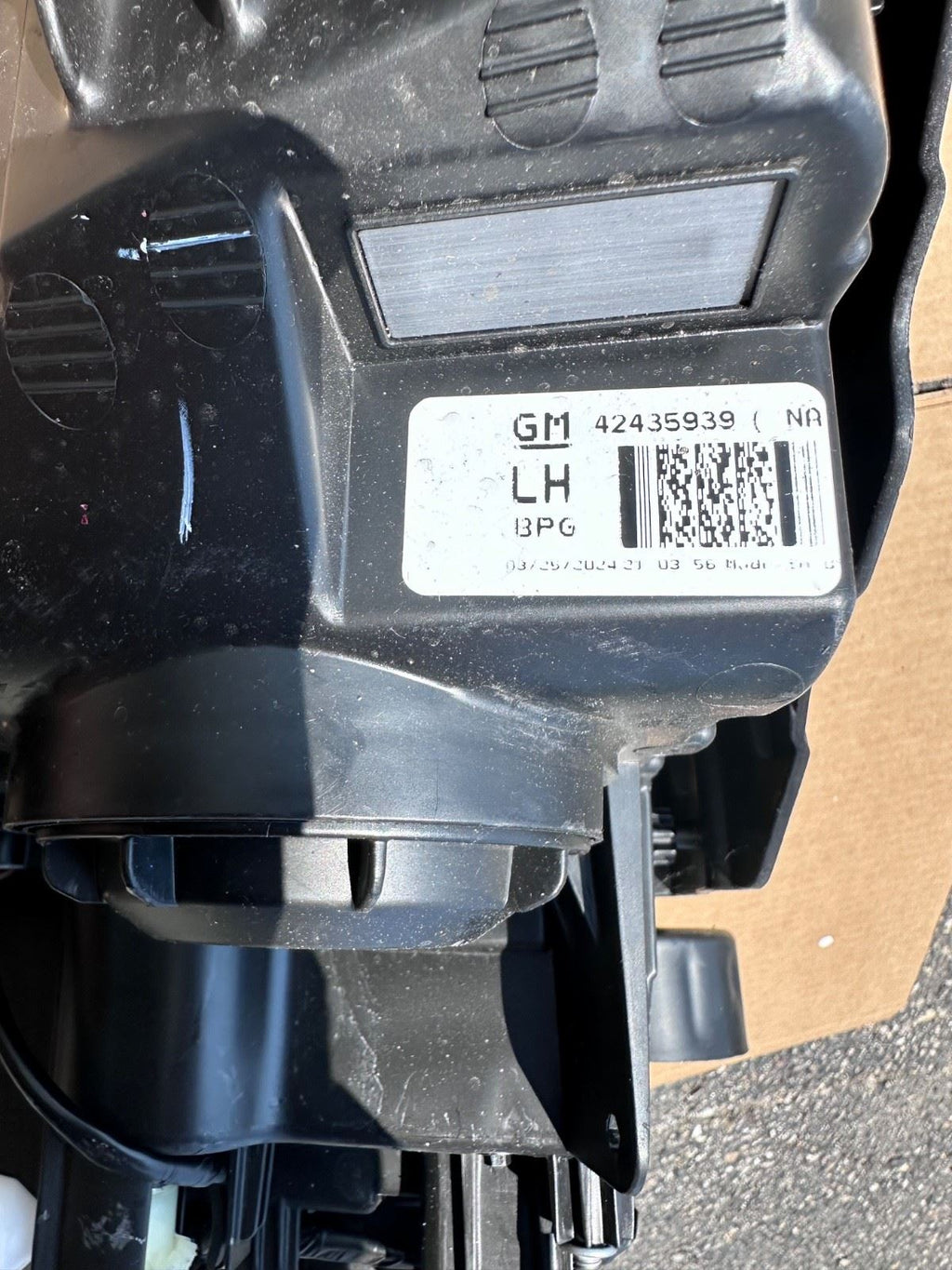 OEM | Headlight Assembly Driver Side 2013-2016 Chevrolet Trax Broken Tab/s