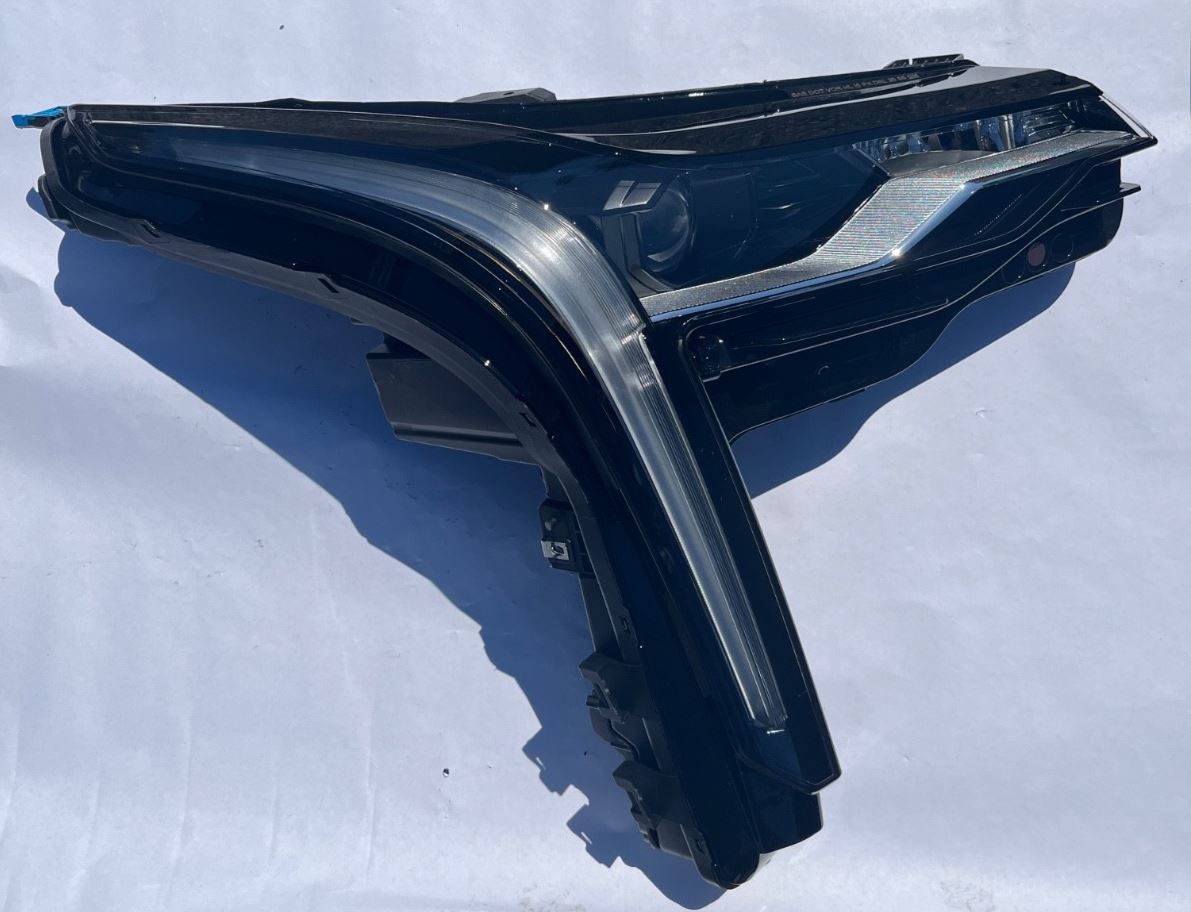 OEM | NEW 2021-2025 Cadillac CT4 V Right Head Light 1 Broken Tab - 84895455