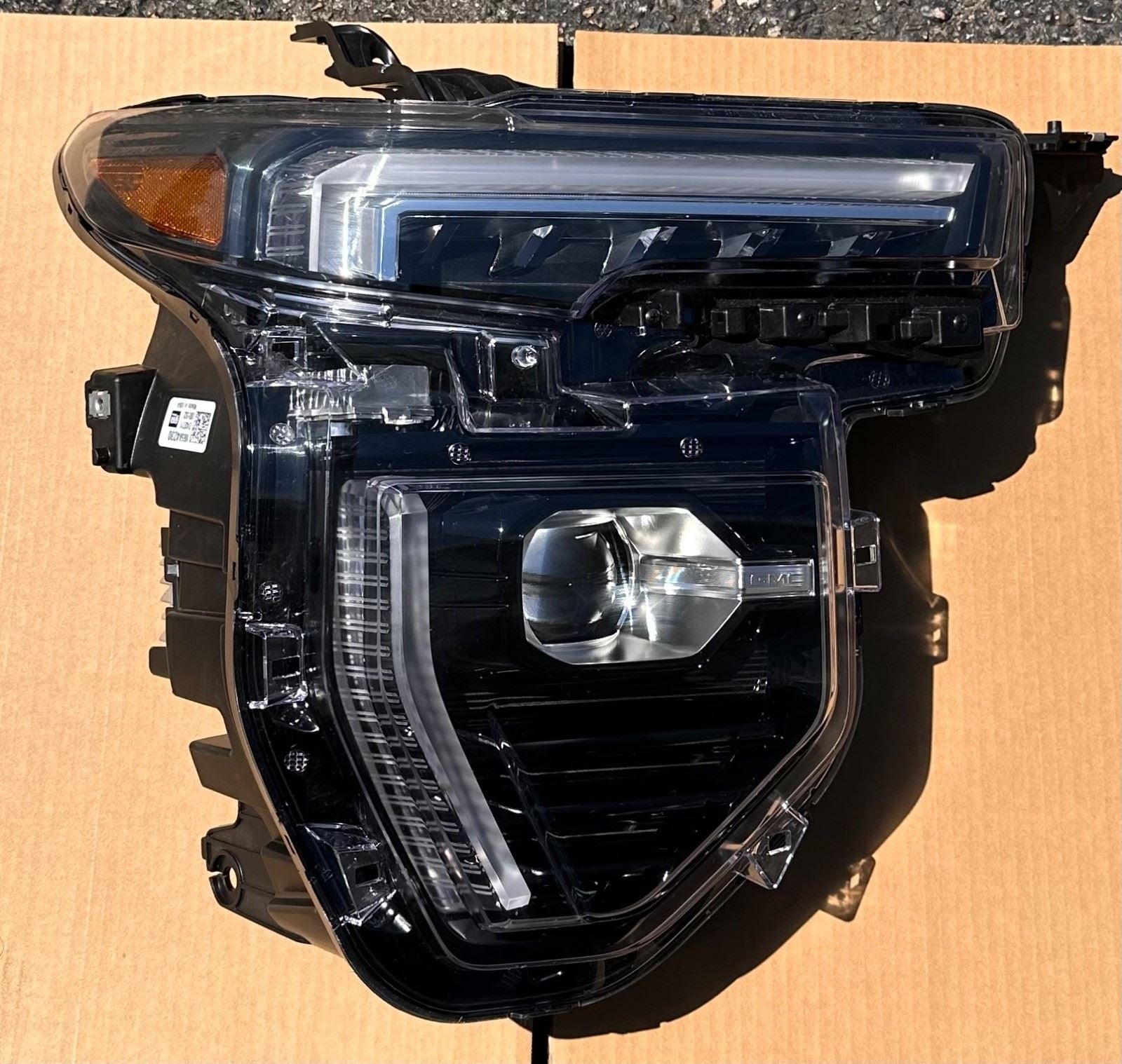 OEM | Headlight Assembly Passenger Side LED fits 24 - 25 GMC Canyon 85820540