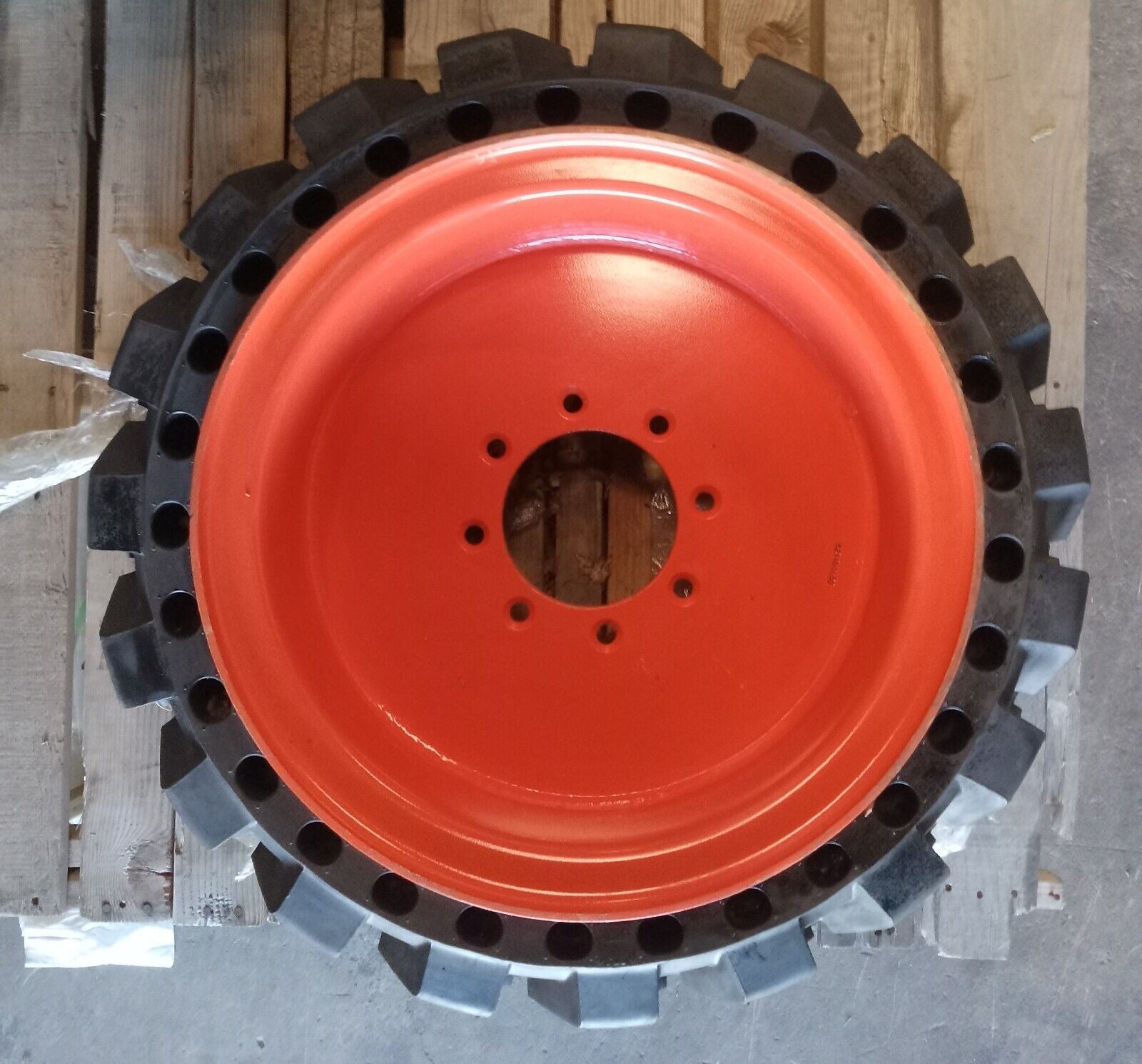 New Bobcat Dirt Terrain Solid Skid Steer Tire 31X10-20 Rim 7.5X20 PN6684449