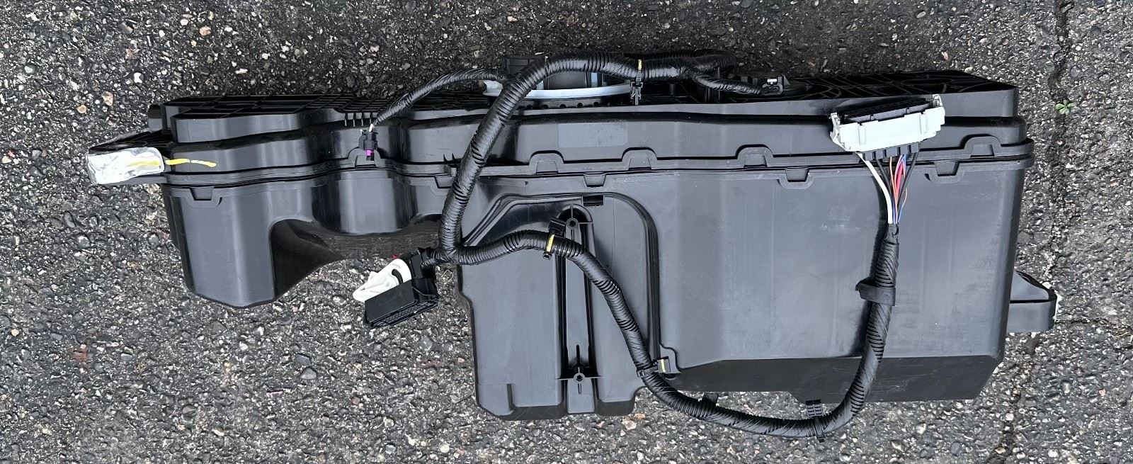 OEM | DEF Pump and Tank fits Silverado 2017 - 2019  84620944