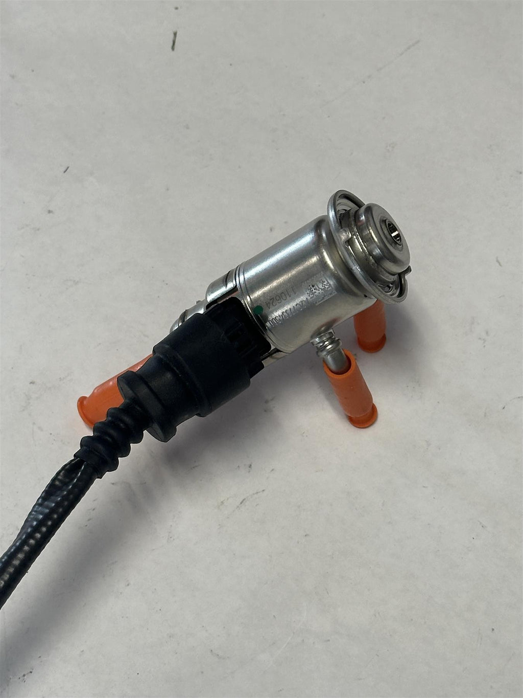 GM 12688993 DEF Injector Emission Reduction Fluid Nozzle 6.6L Duramax L5P OEM