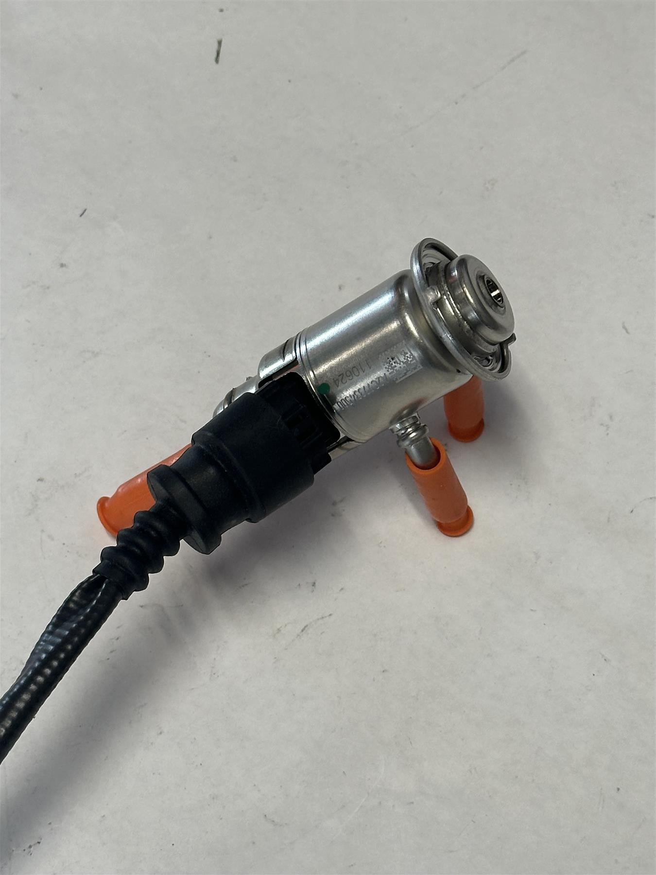 GM 12688993 DEF Injector Emission Reduction Fluid Nozzle 6.6L Duramax L5P OEM