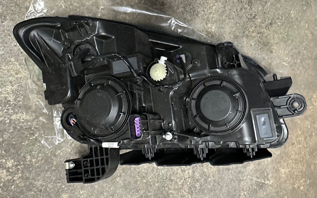 OEM | 2013-2016 Chevrolet Trax Driver Side Headlight Broken Tab/s